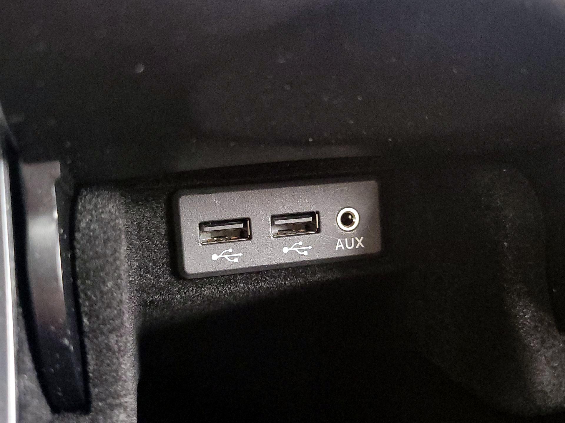 Thumbnail: 2016 Nissan Maxima - 19