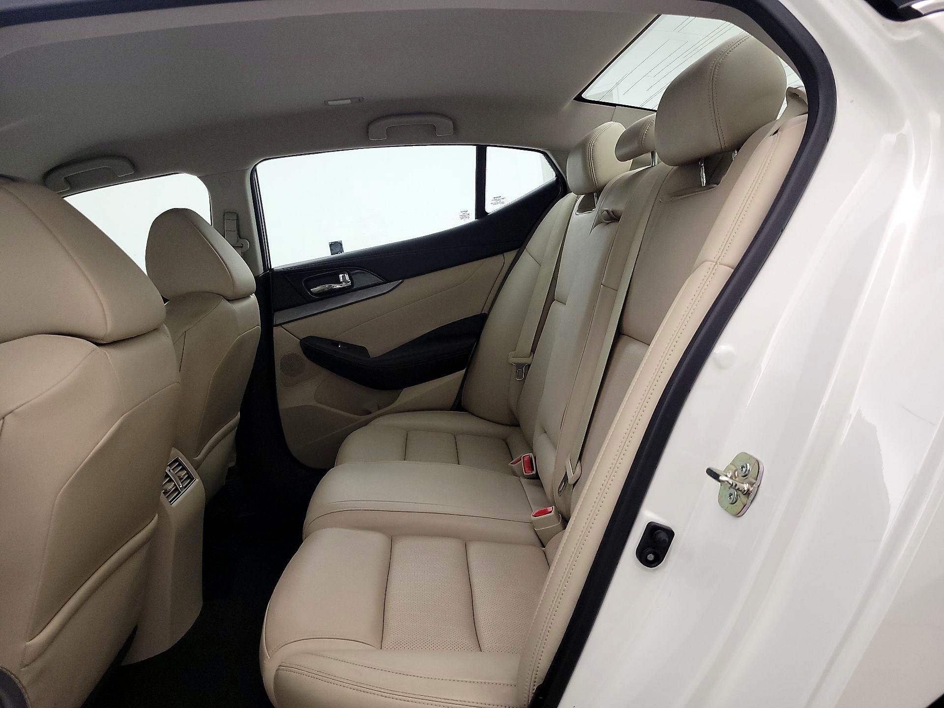 Thumbnail: 2016 Nissan Maxima - 20