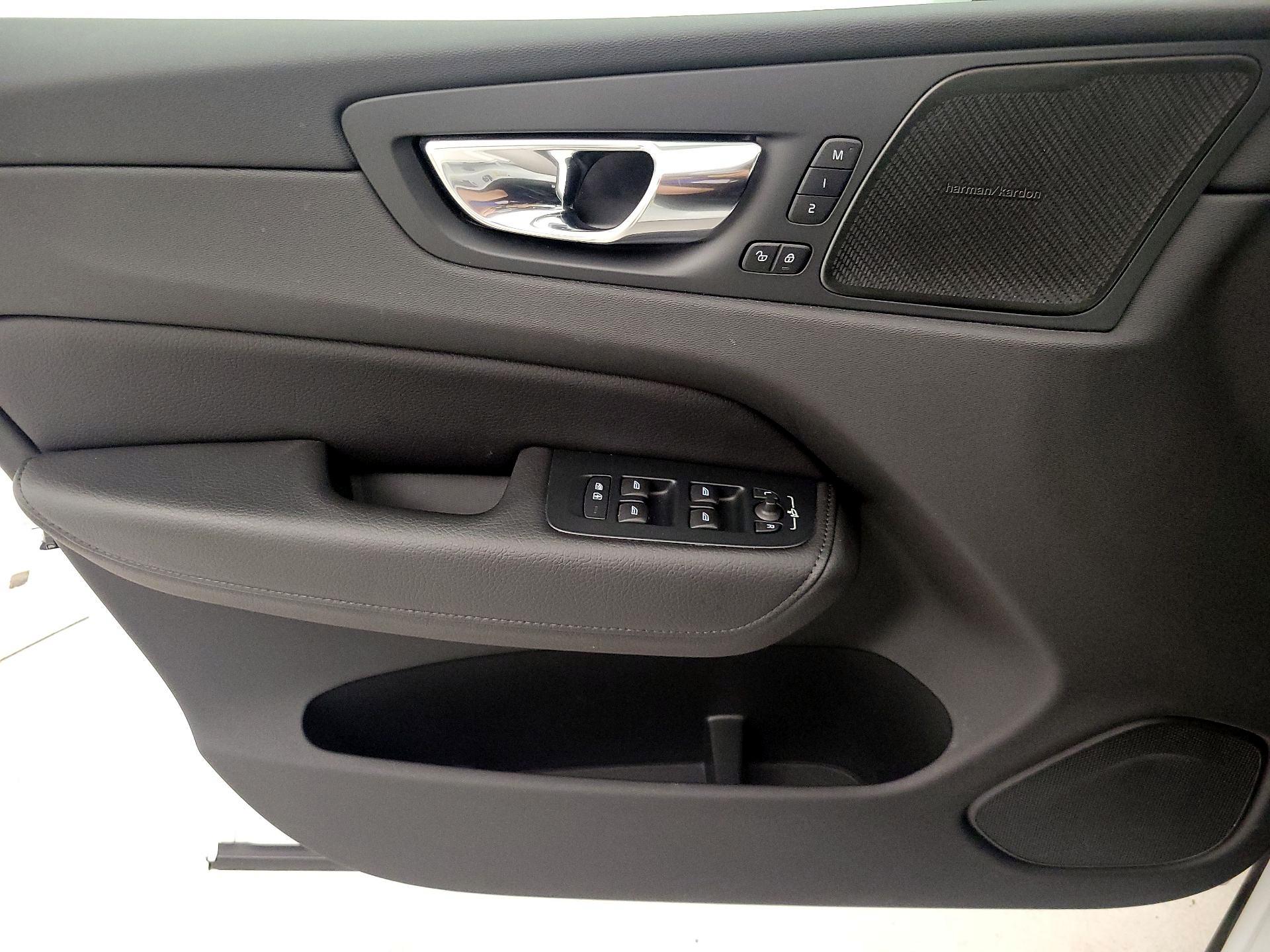 Thumbnail: 2020 Volvo XC60 - 12