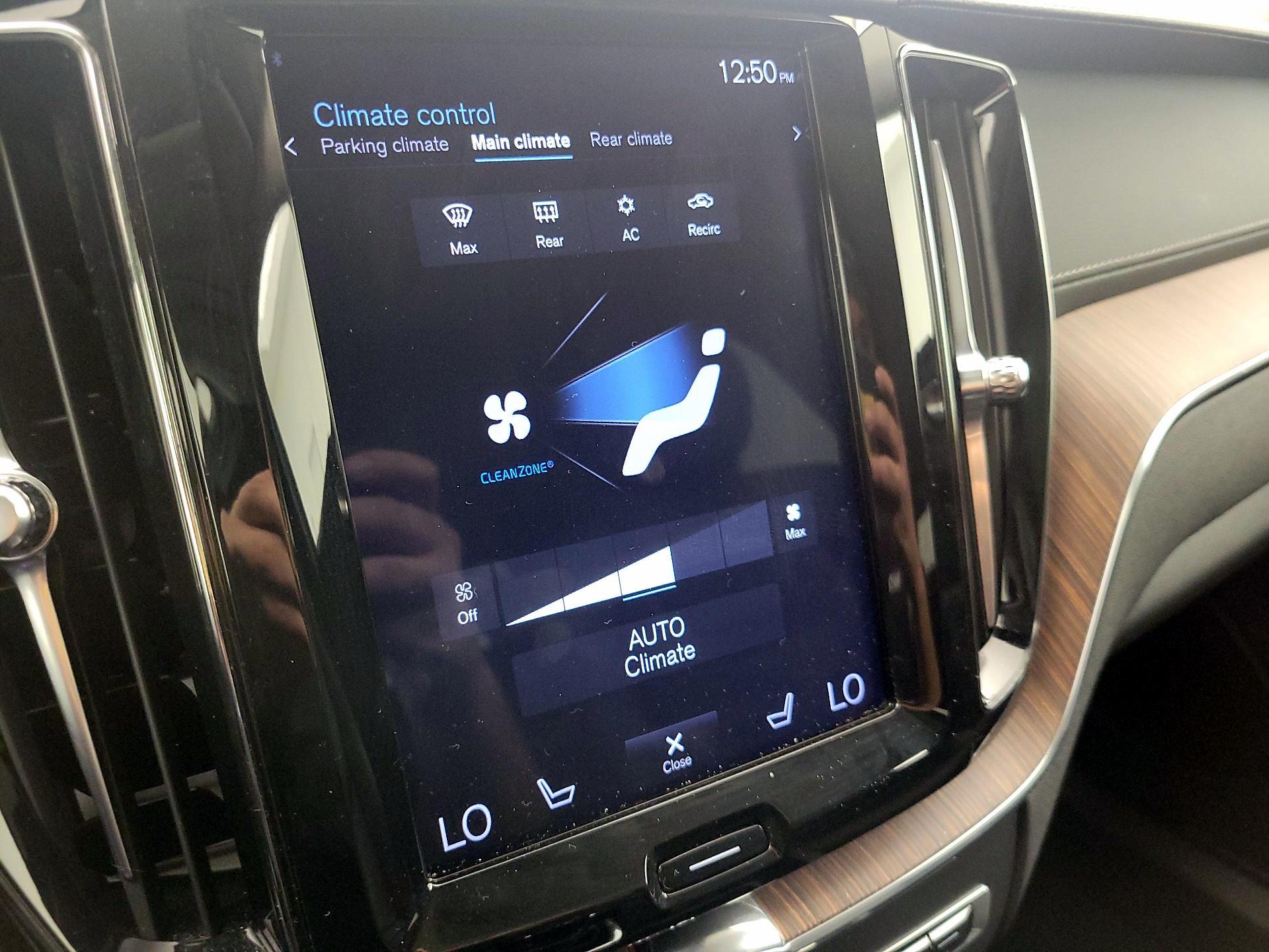 Thumbnail: 2020 Volvo XC60 - 17