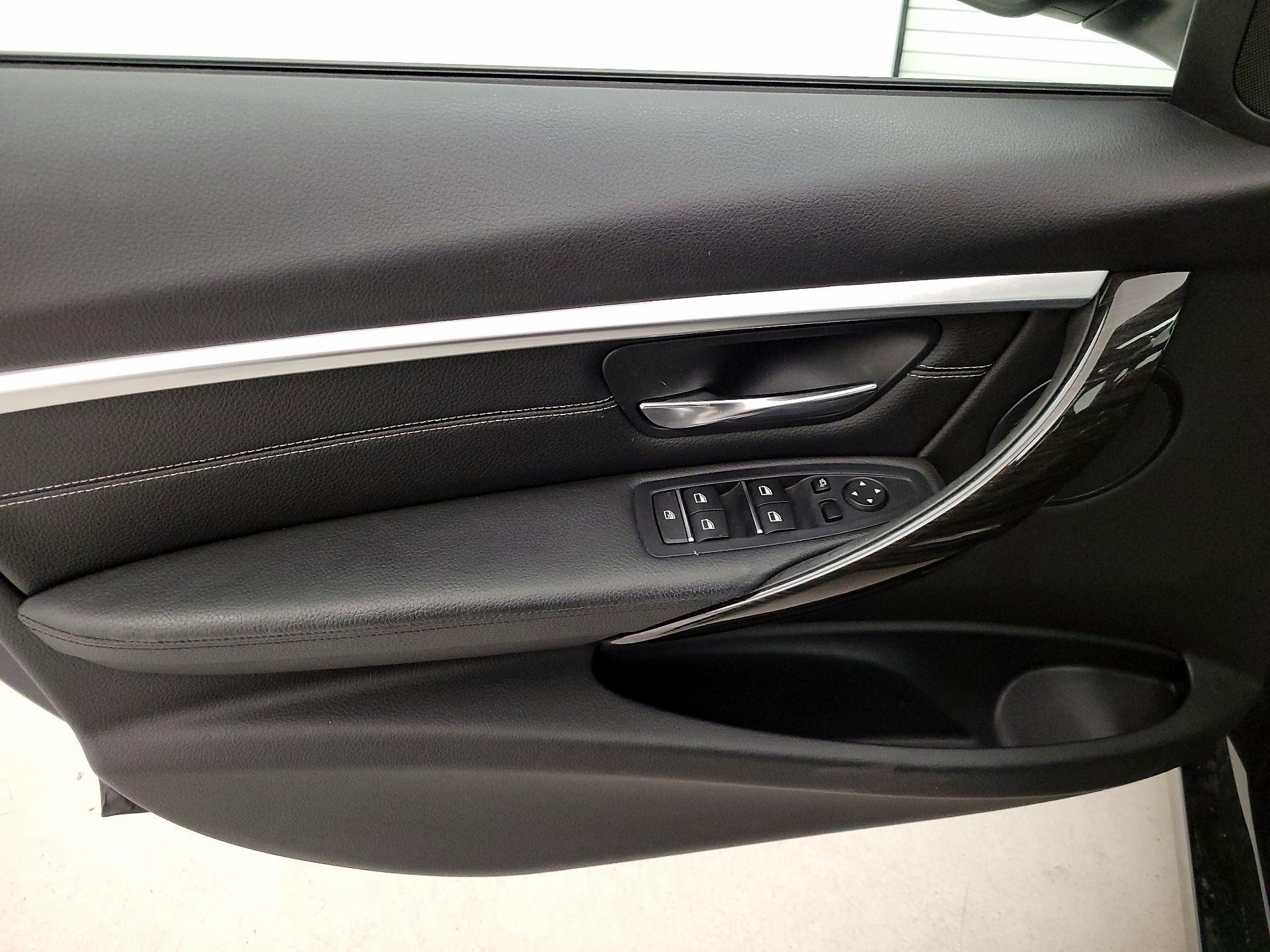 Thumbnail: 2016 BMW 3 Series - 12