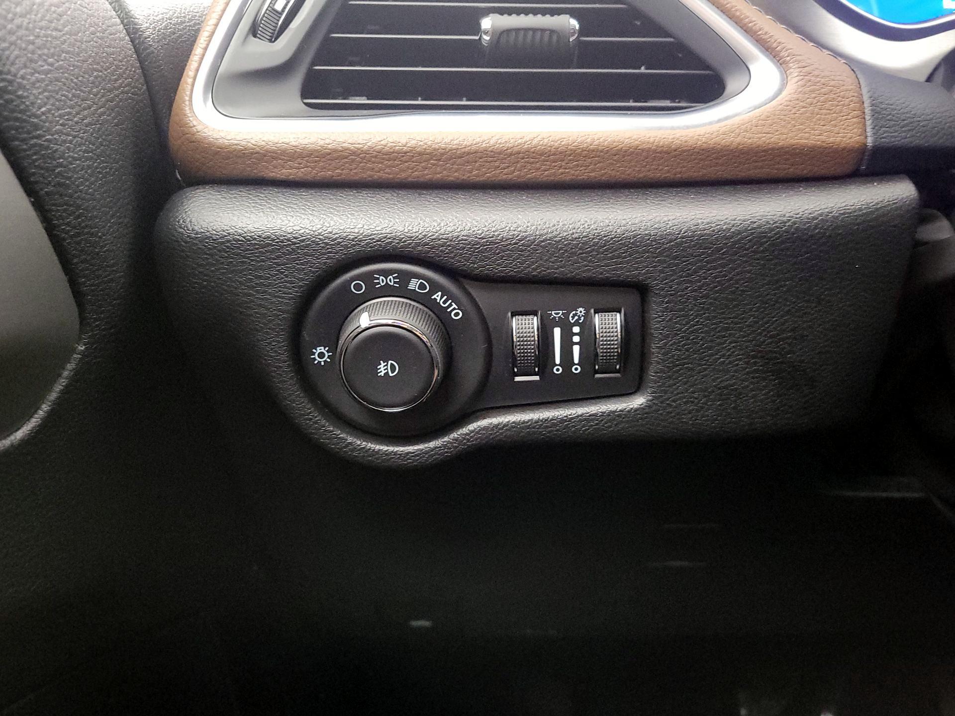 Thumbnail: 2021 Chrysler Pacifica - 13