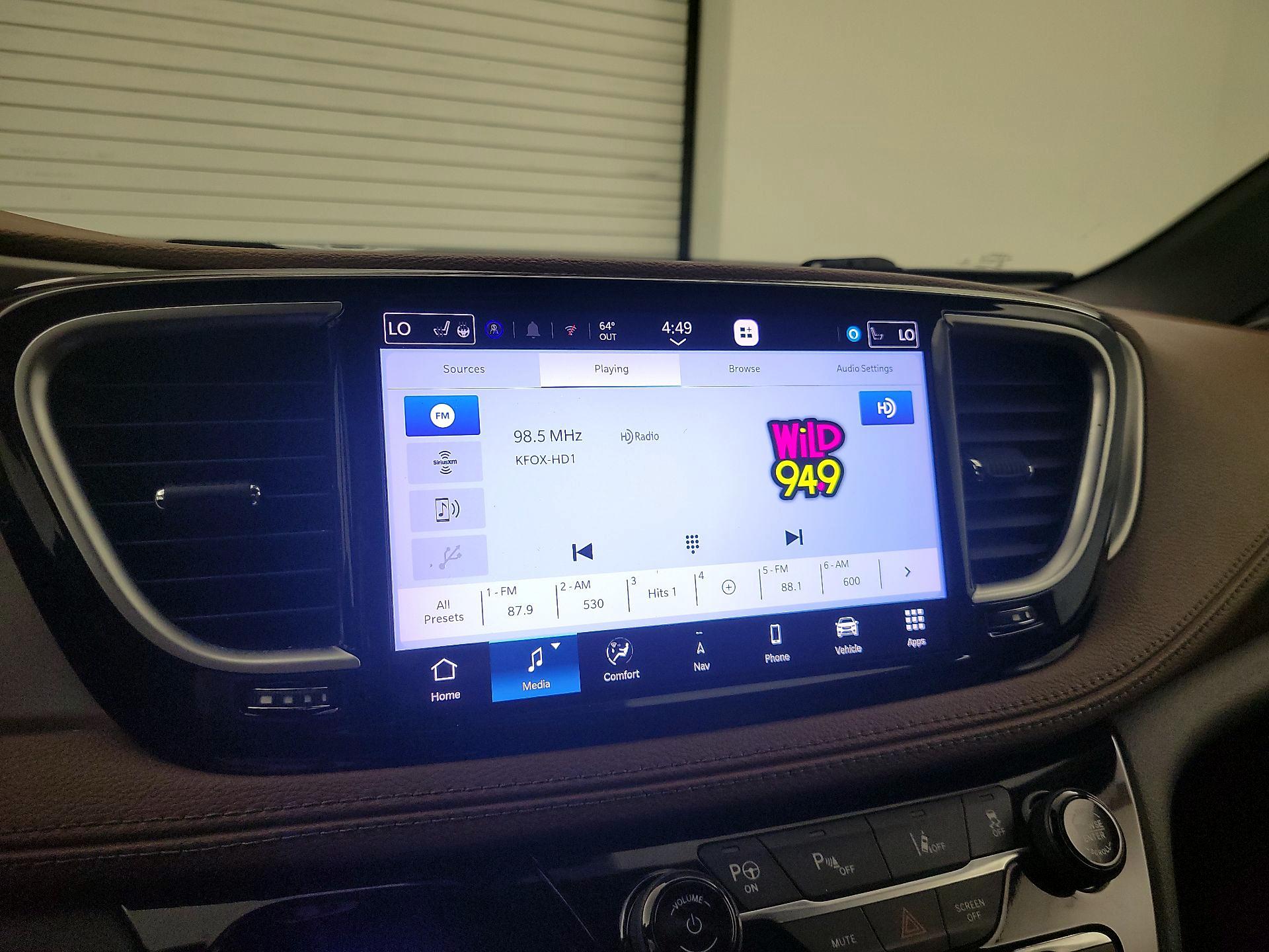 Thumbnail: 2021 Chrysler Pacifica - 16