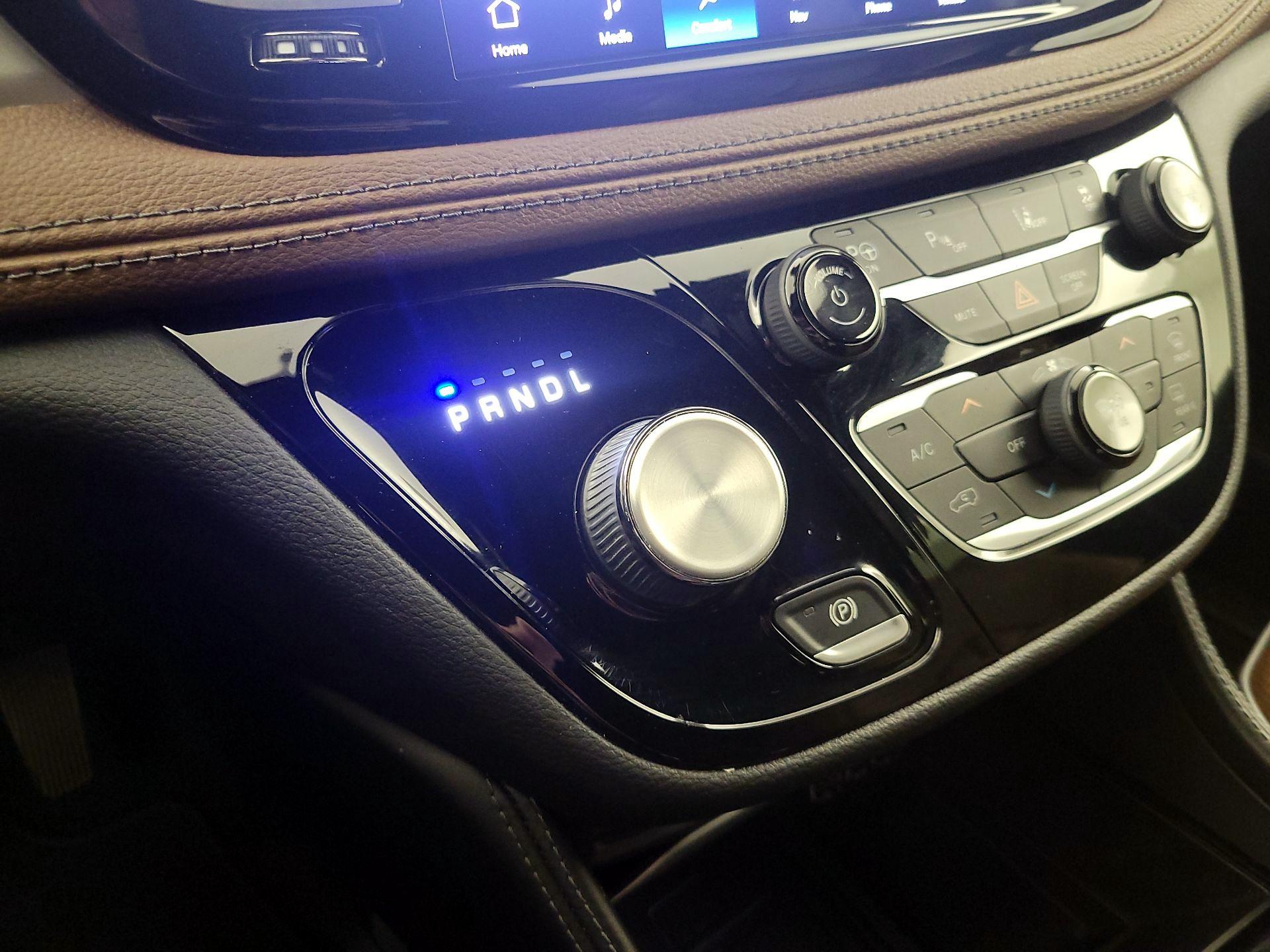 Thumbnail: 2021 Chrysler Pacifica - 18