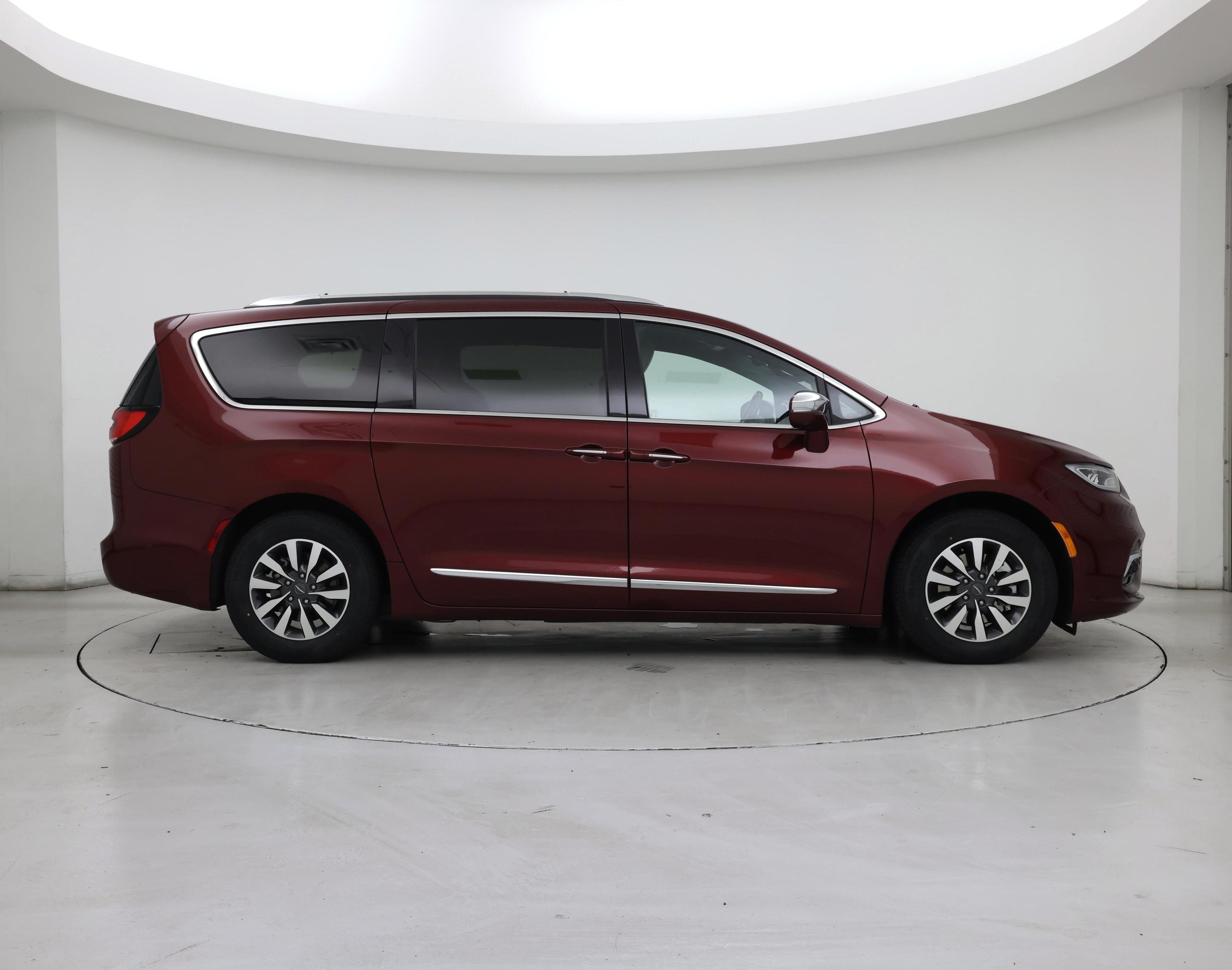 Thumbnail: 2021 Chrysler Pacifica - 7