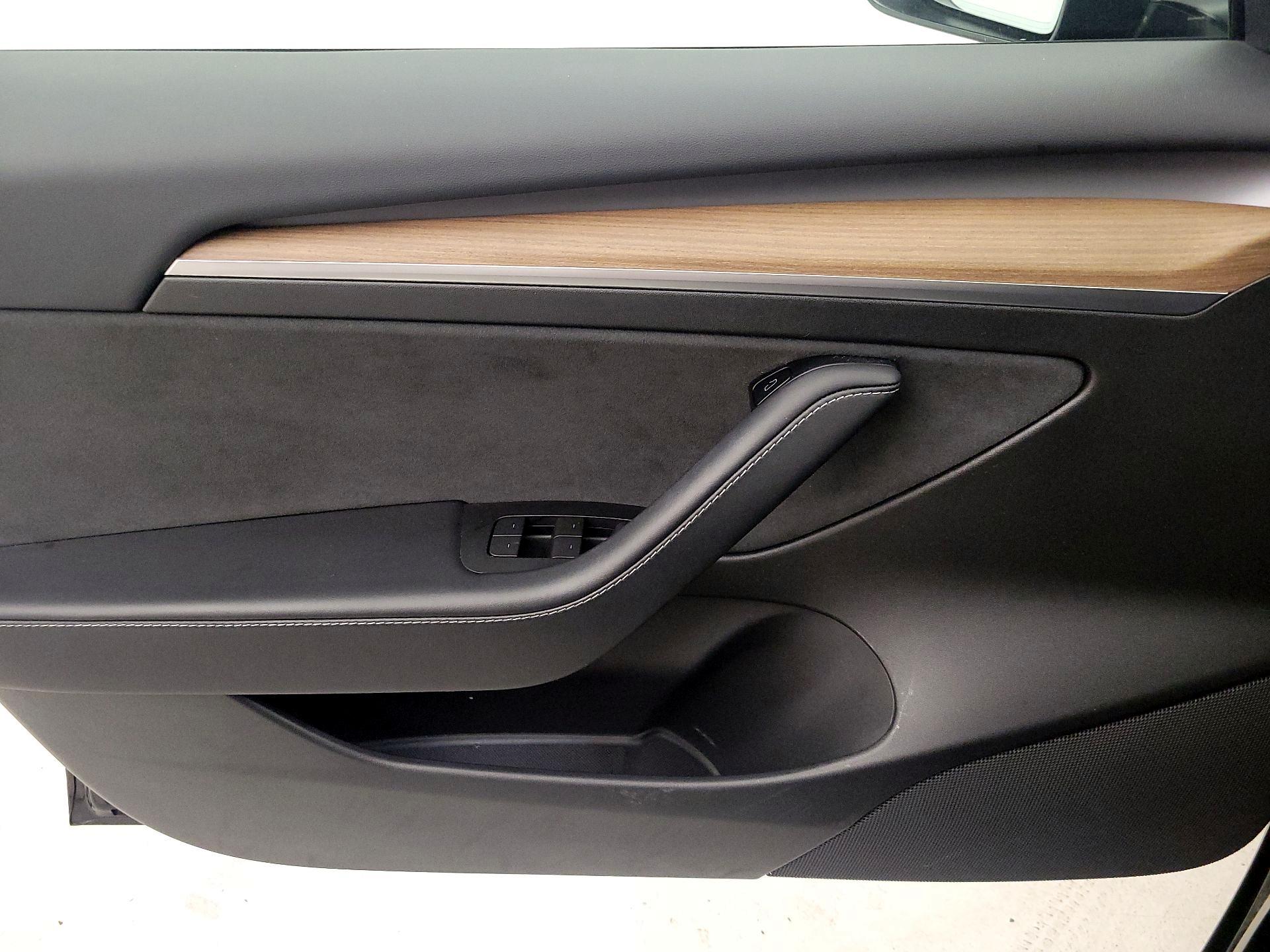 Thumbnail: 2022 Tesla Model 3 - 12