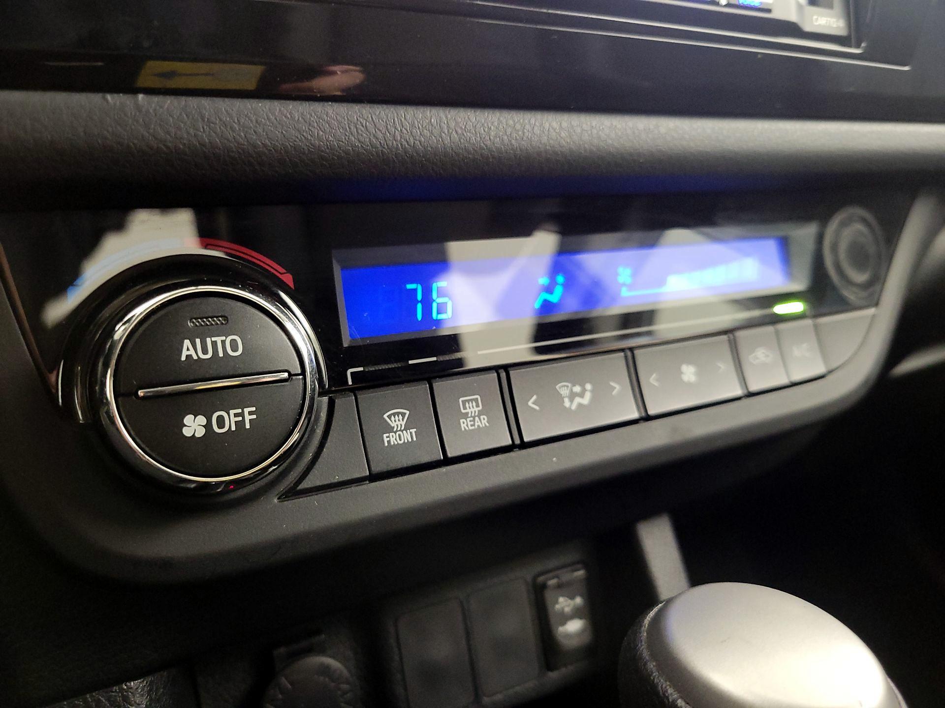 Thumbnail: 2014 Toyota Corolla - 16