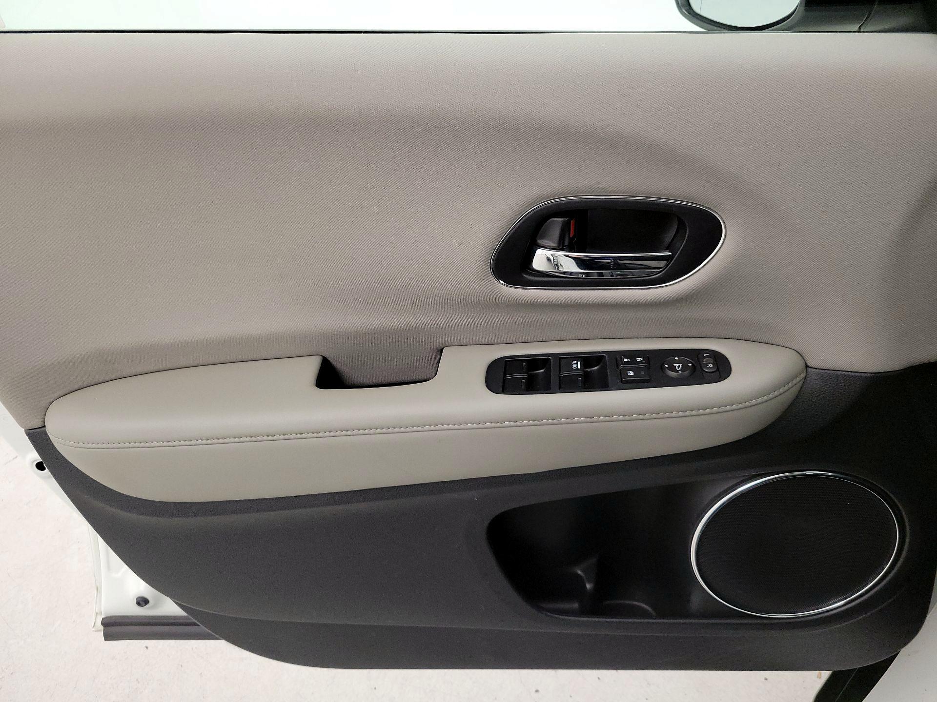 Thumbnail: 2016 Honda HR-V - 12