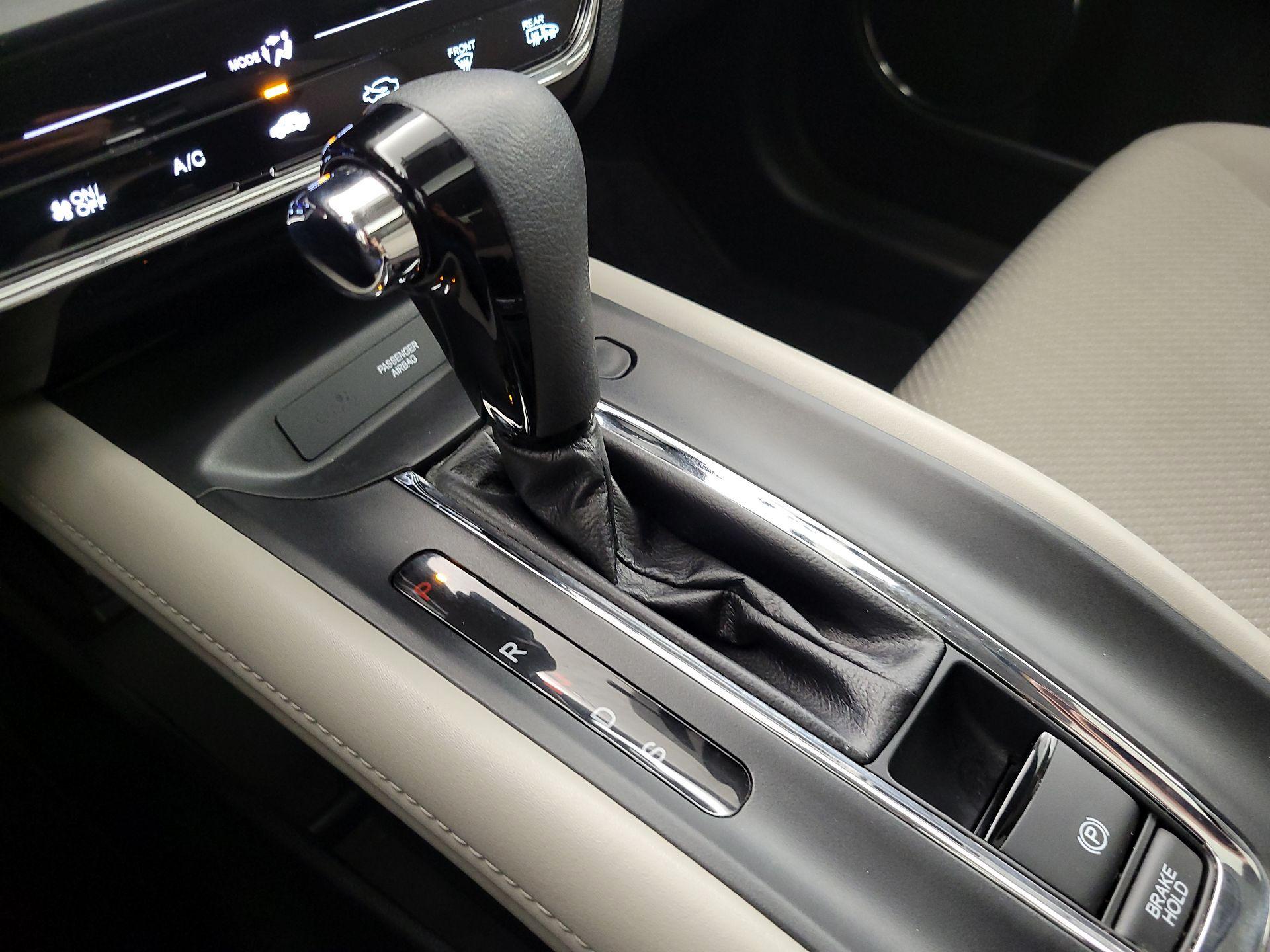 Thumbnail: 2016 Honda HR-V - 17