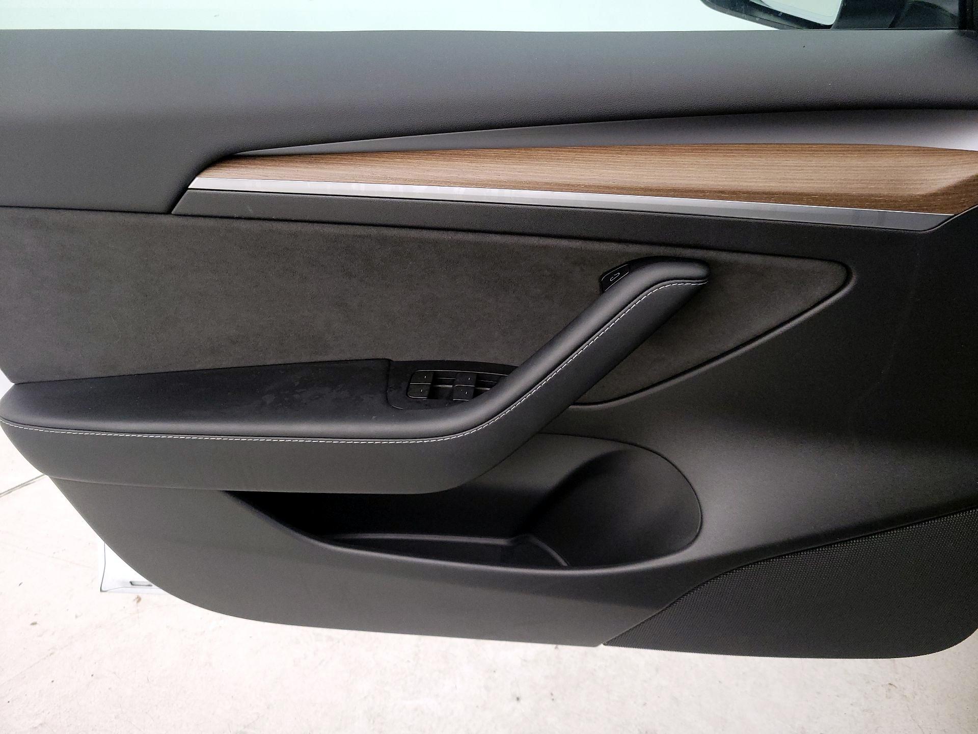 Thumbnail: 2022 Tesla Model 3 - 12