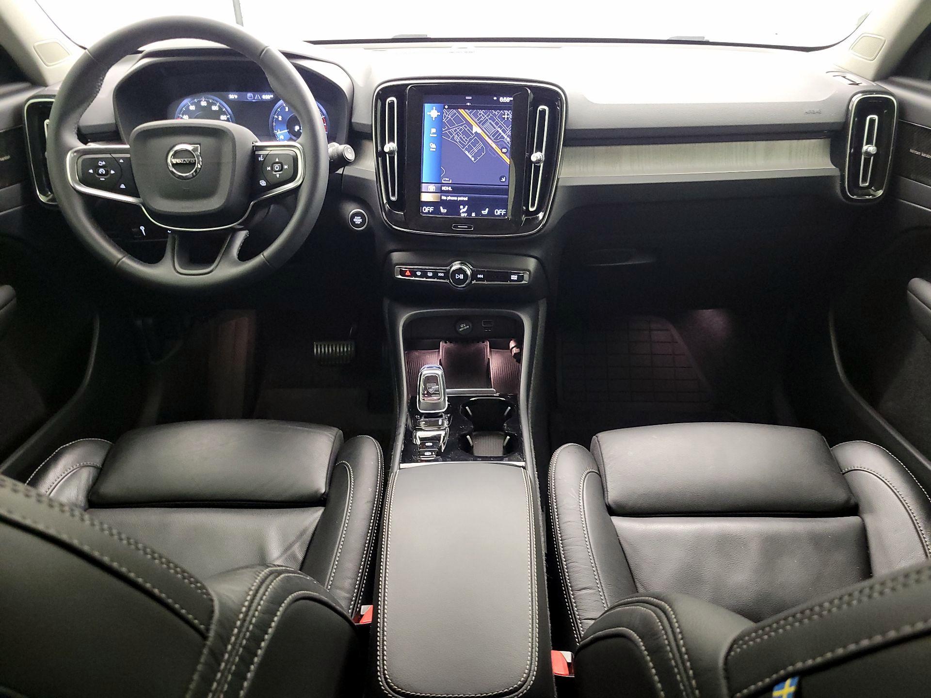 Thumbnail: 2022 Volvo XC40 - 9