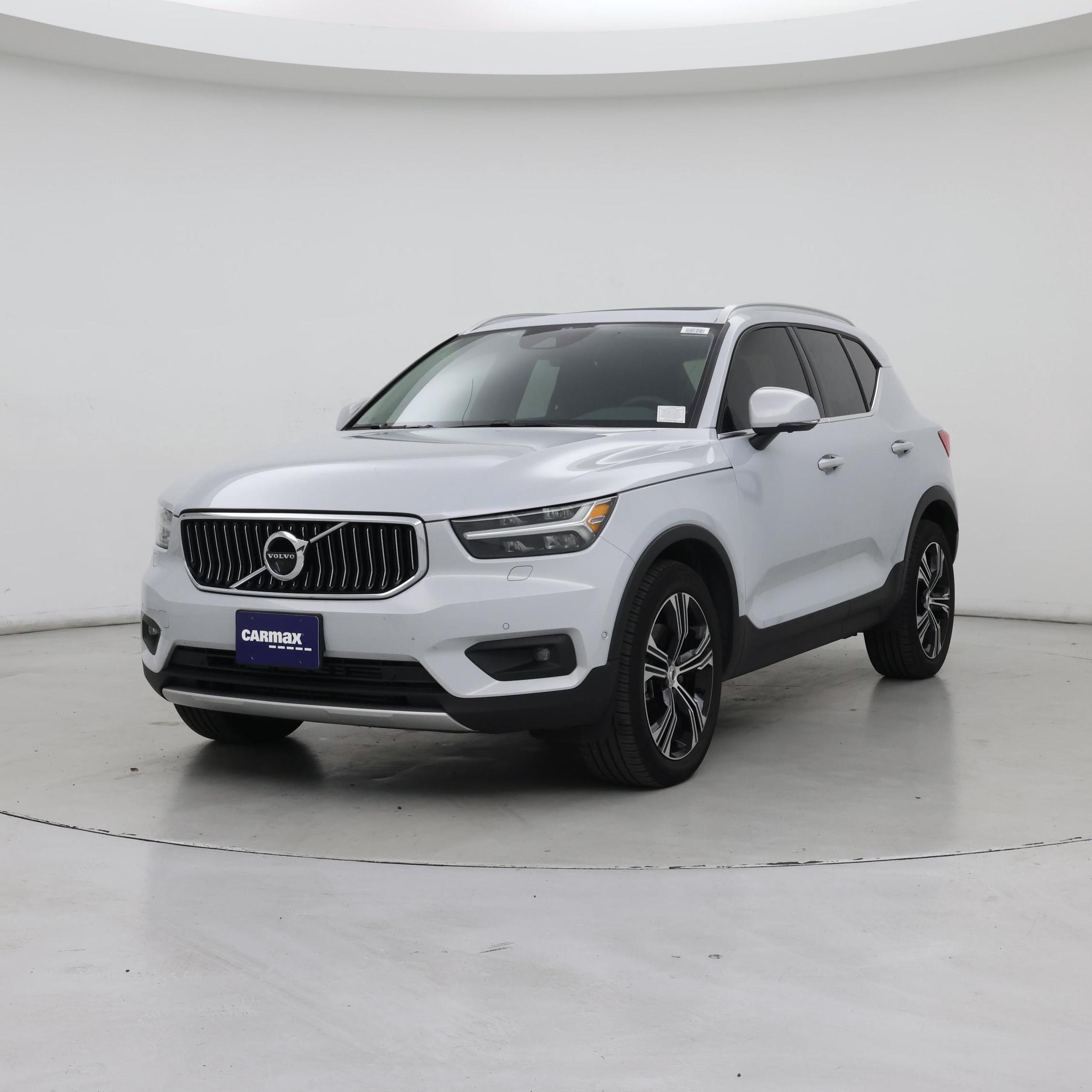 Thumbnail: 2022 Volvo XC40 - 4