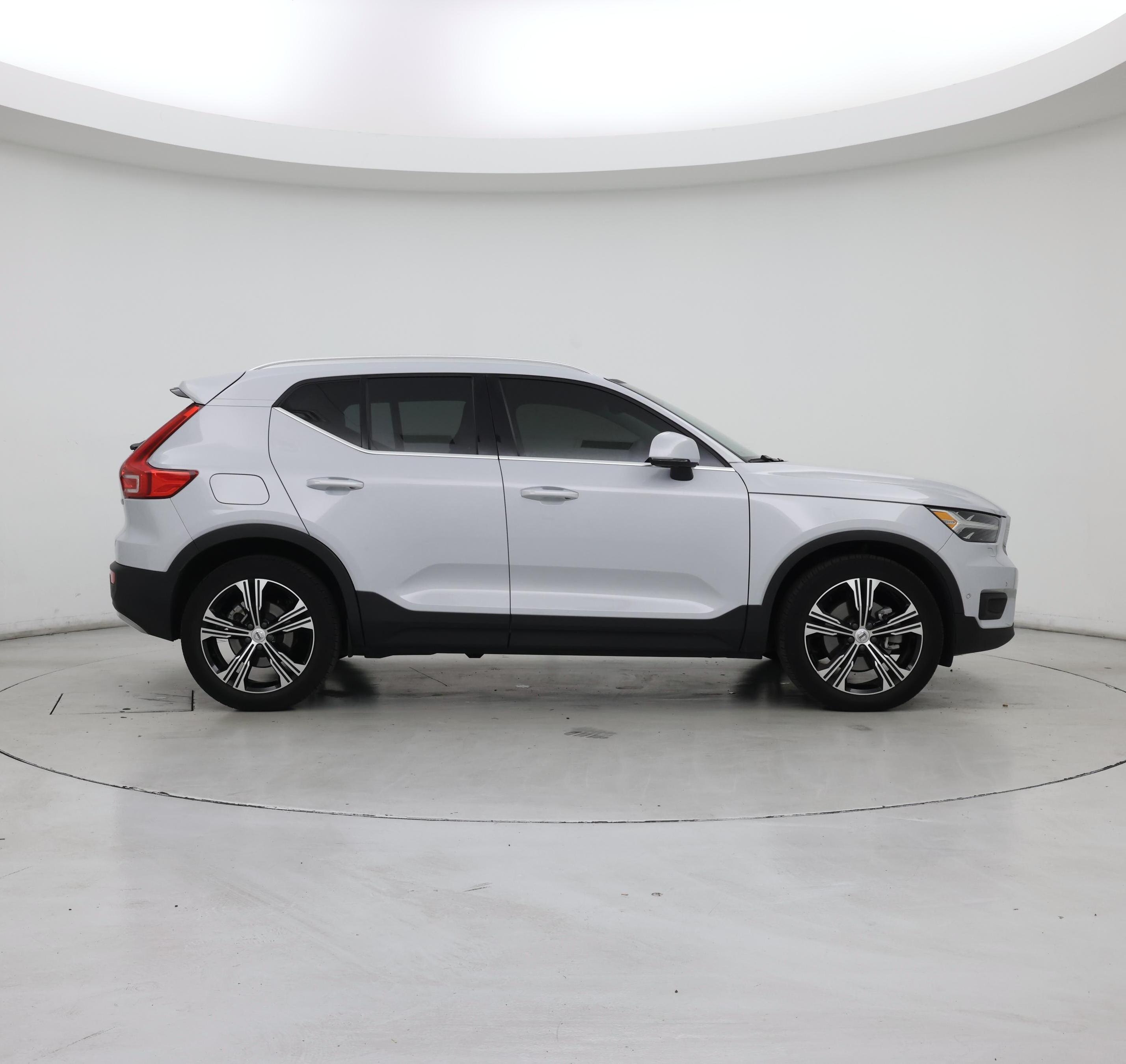 Thumbnail: 2022 Volvo XC40 - 7