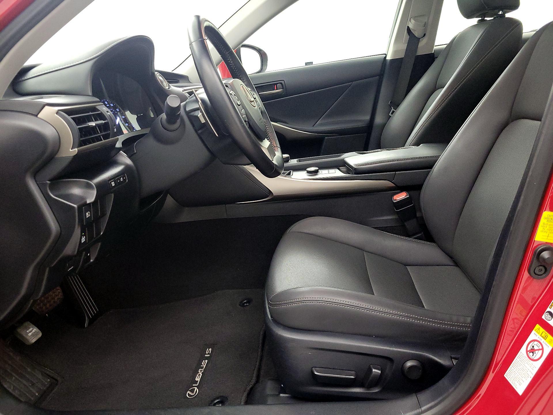 Thumbnail: 2019 Lexus IS - 11