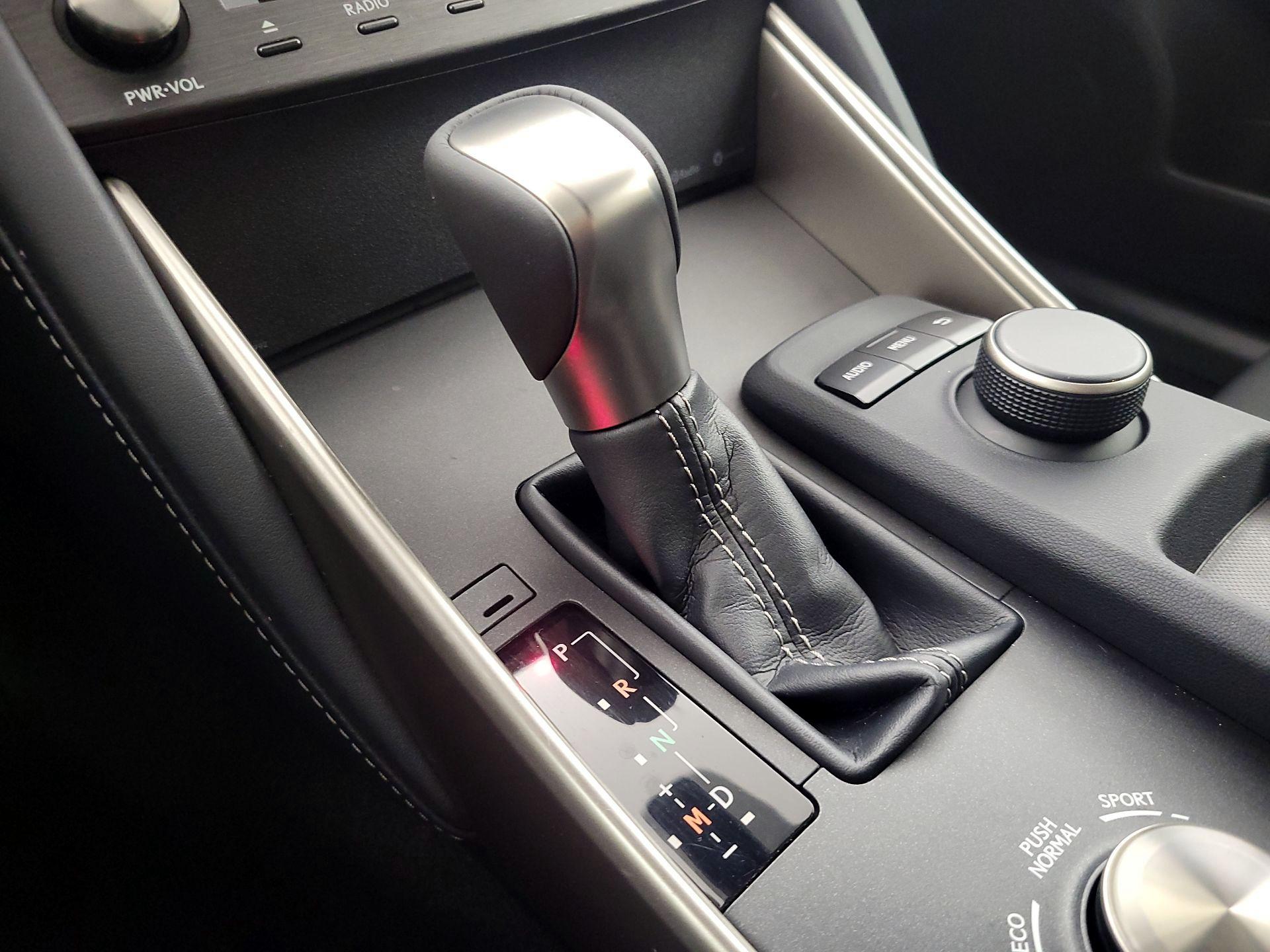 Thumbnail: 2019 Lexus IS - 17