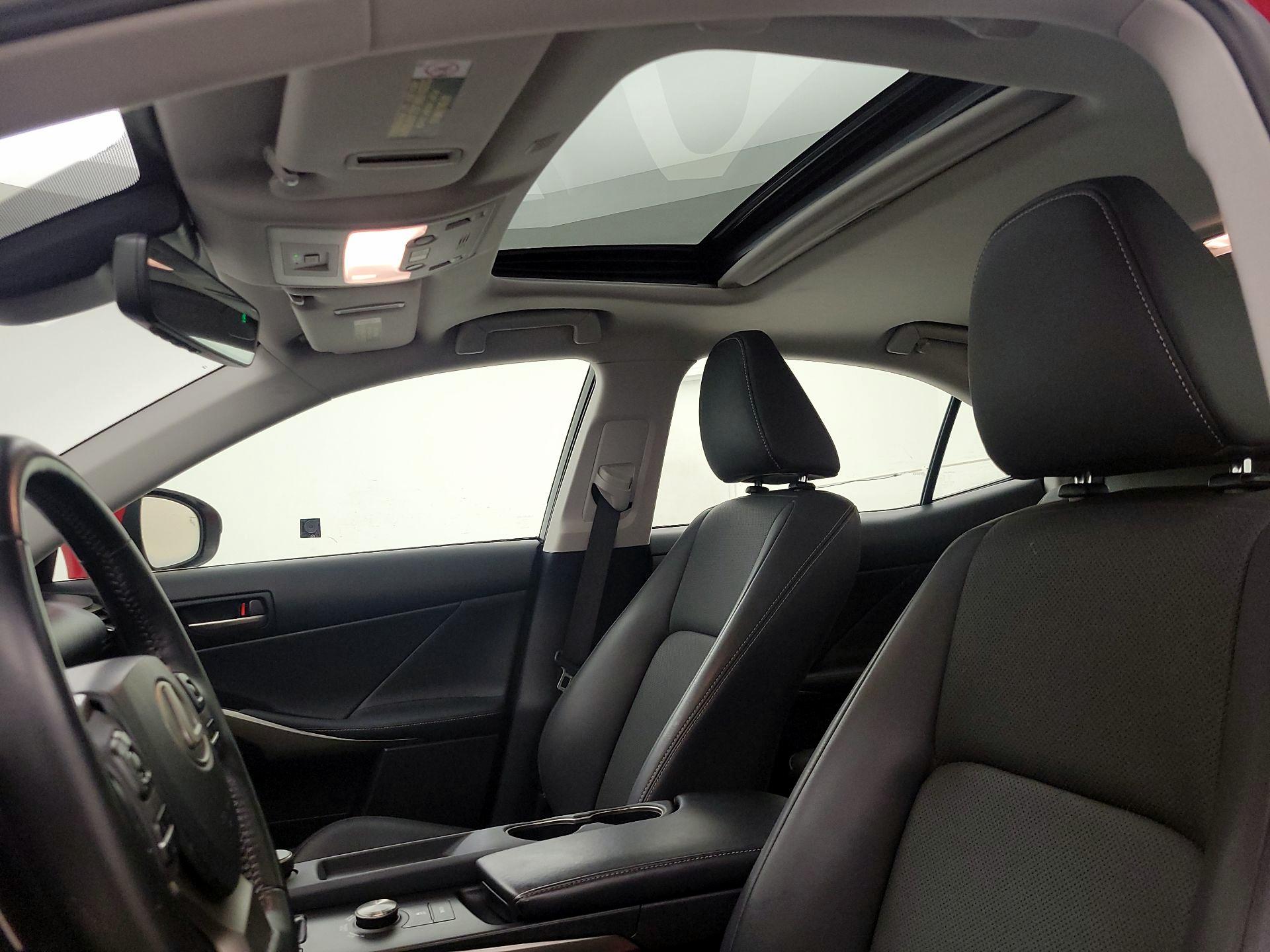 Thumbnail: 2019 Lexus IS - 18