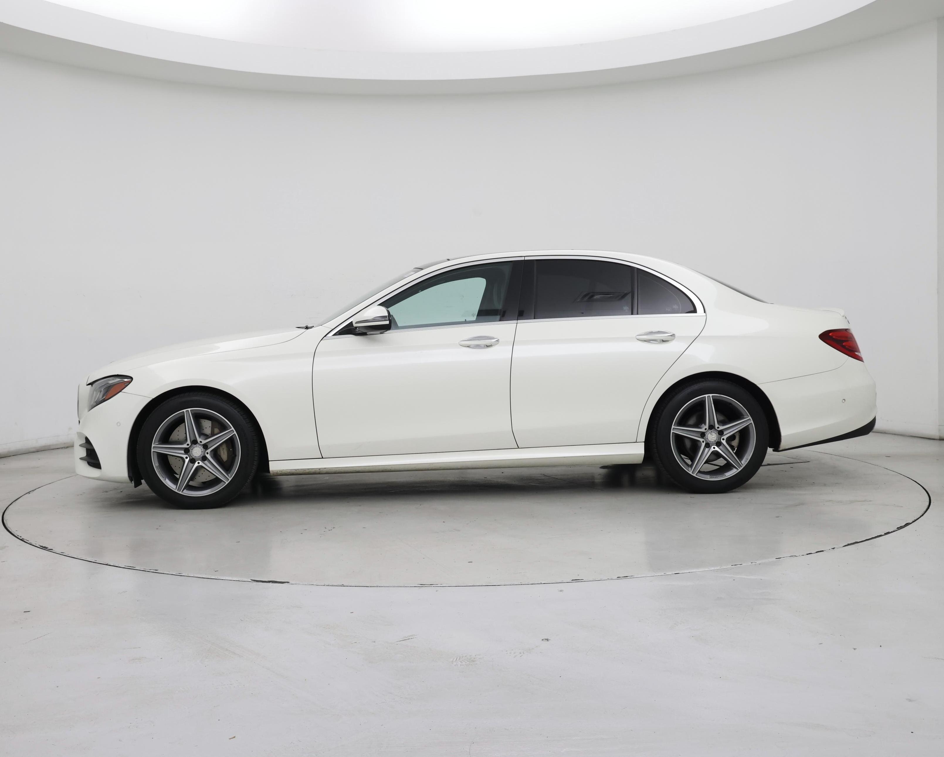 Thumbnail: 2017 Mercedes-Benz E-Class - 3