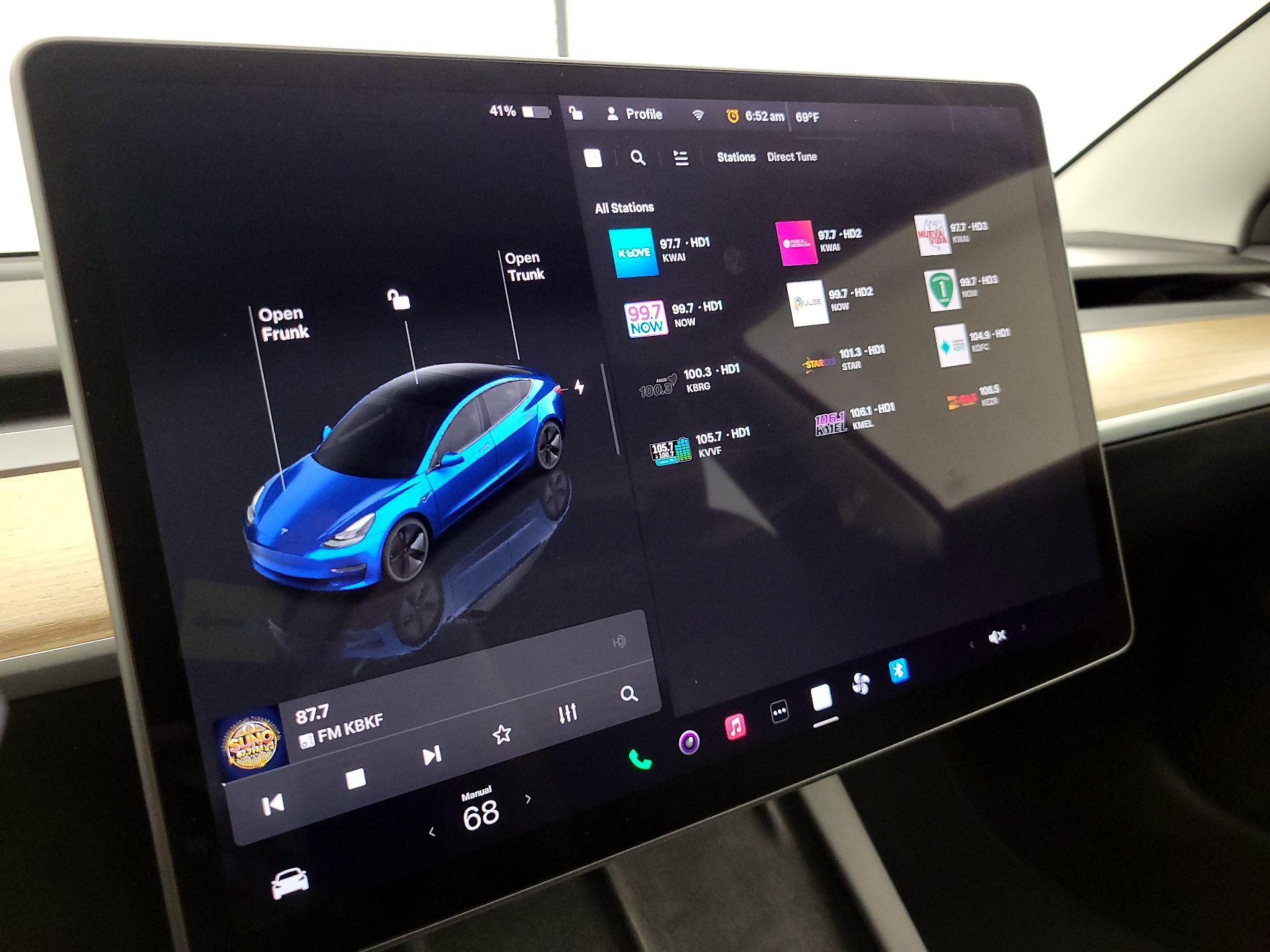 Thumbnail: 2023 Tesla Model 3 - 15