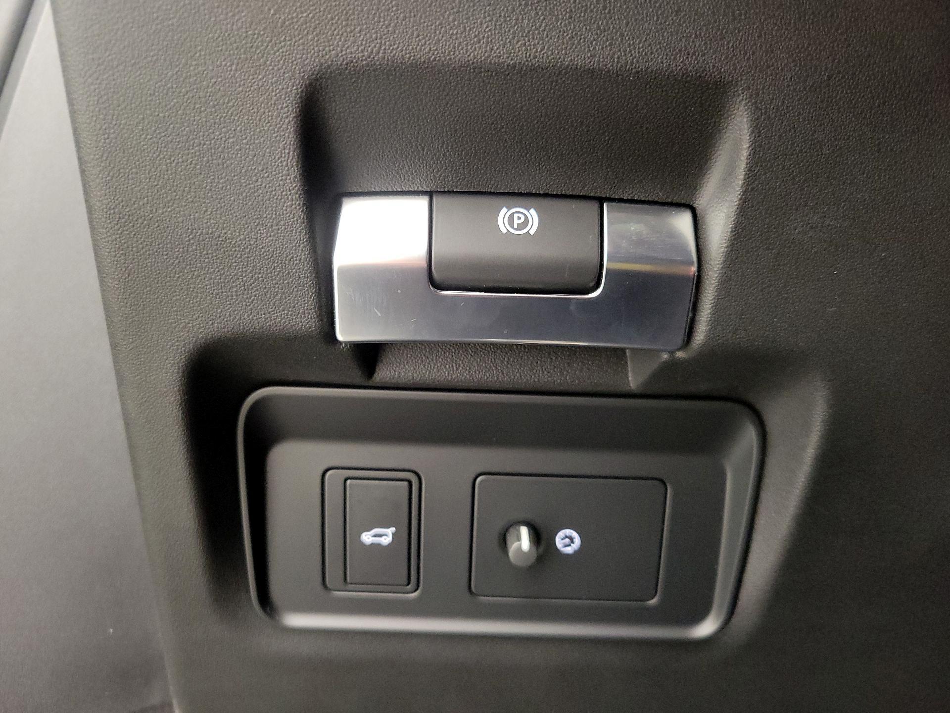 Thumbnail: 2020 Land Rover Range Rover Evoque - 13