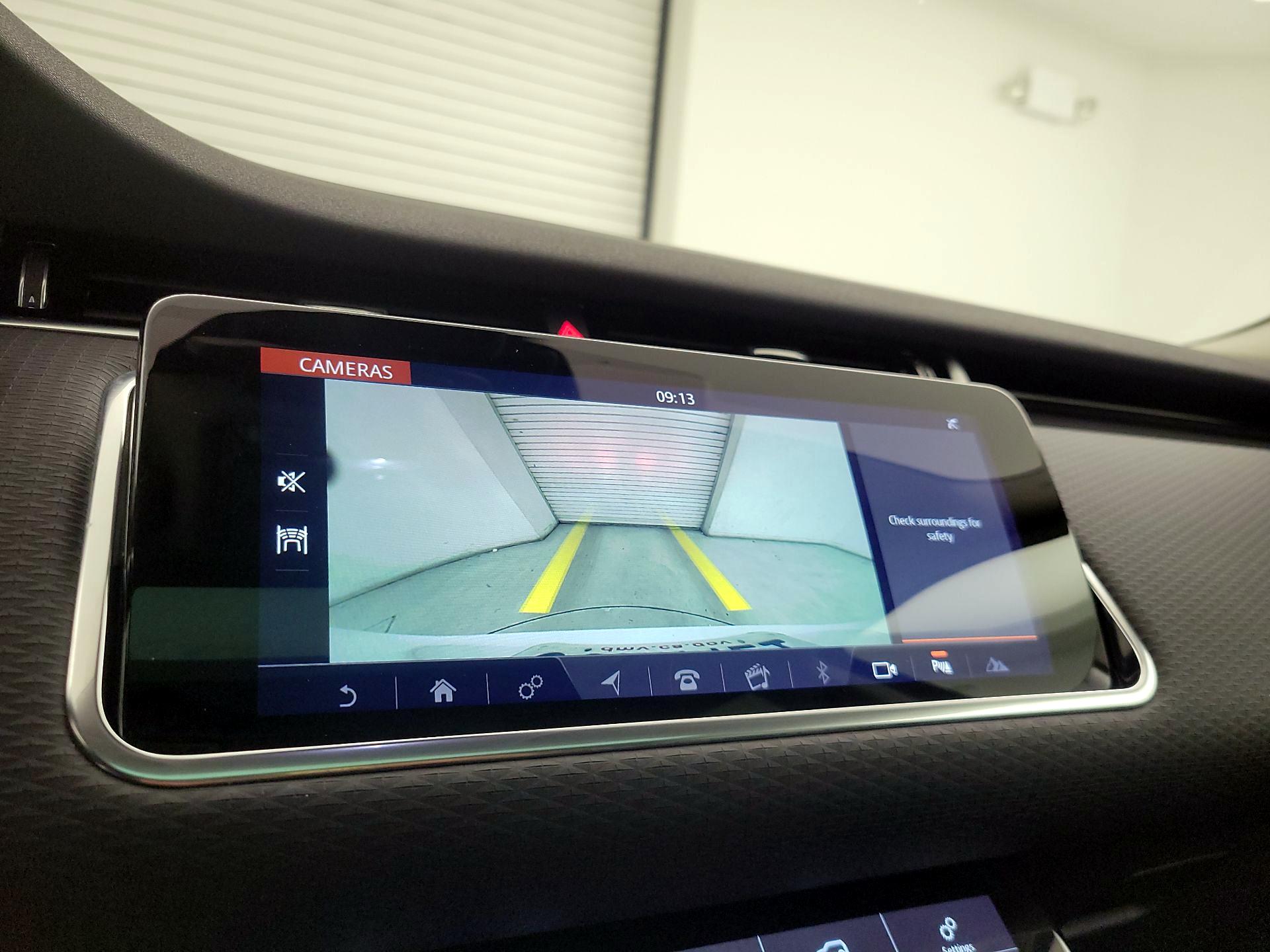 Thumbnail: 2020 Land Rover Range Rover Evoque - 14