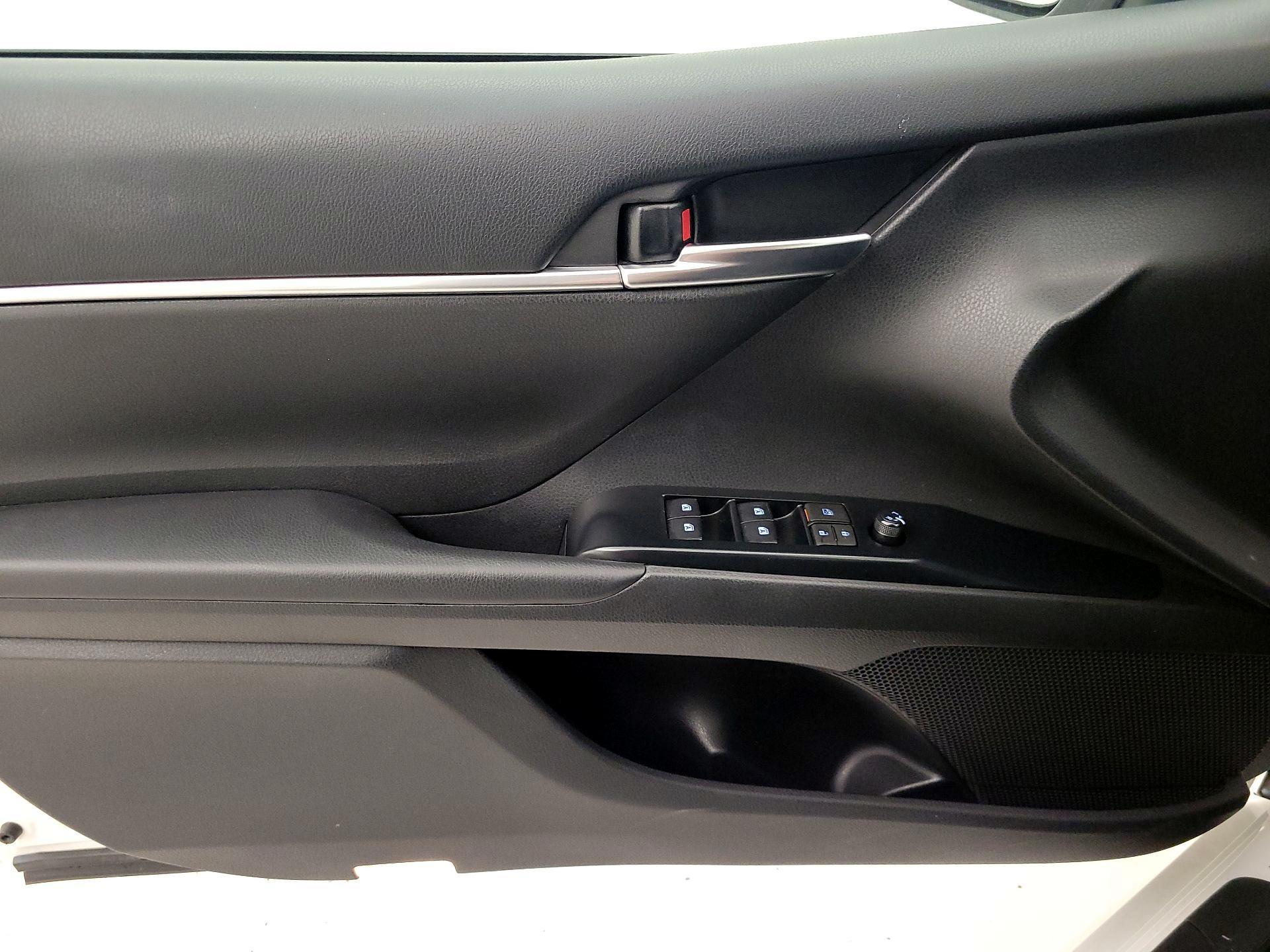 Thumbnail: 2018 Toyota Camry - 12