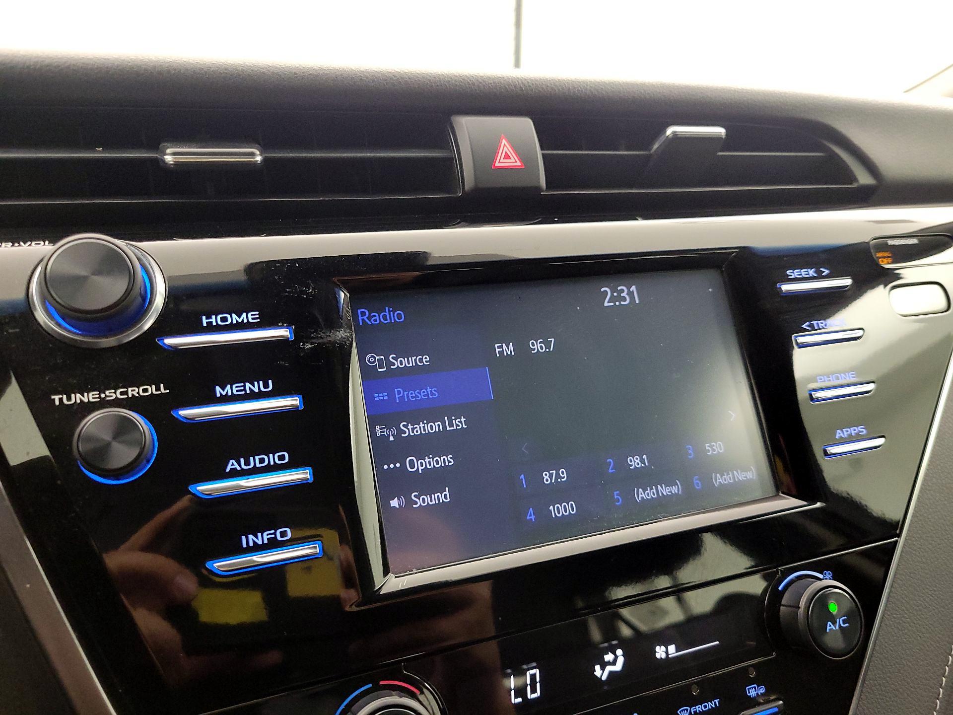 Thumbnail: 2018 Toyota Camry - 15