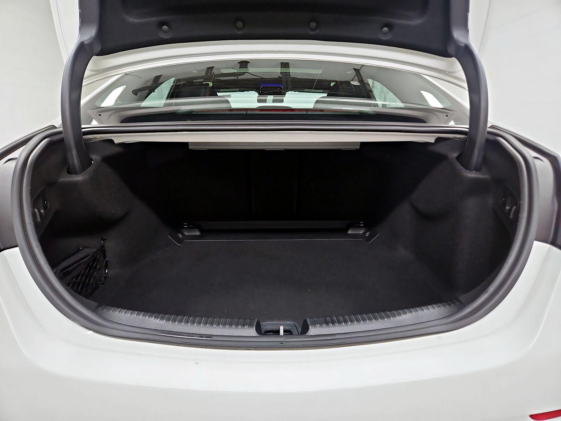 Thumbnail: 2023 Mercedes-Benz C-Class - 20