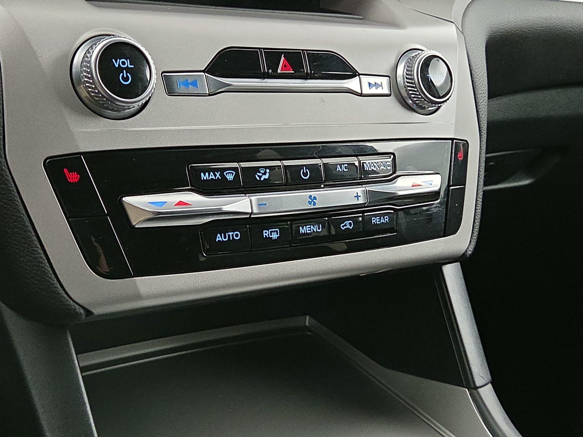 Thumbnail: 2023 Ford Explorer - 16