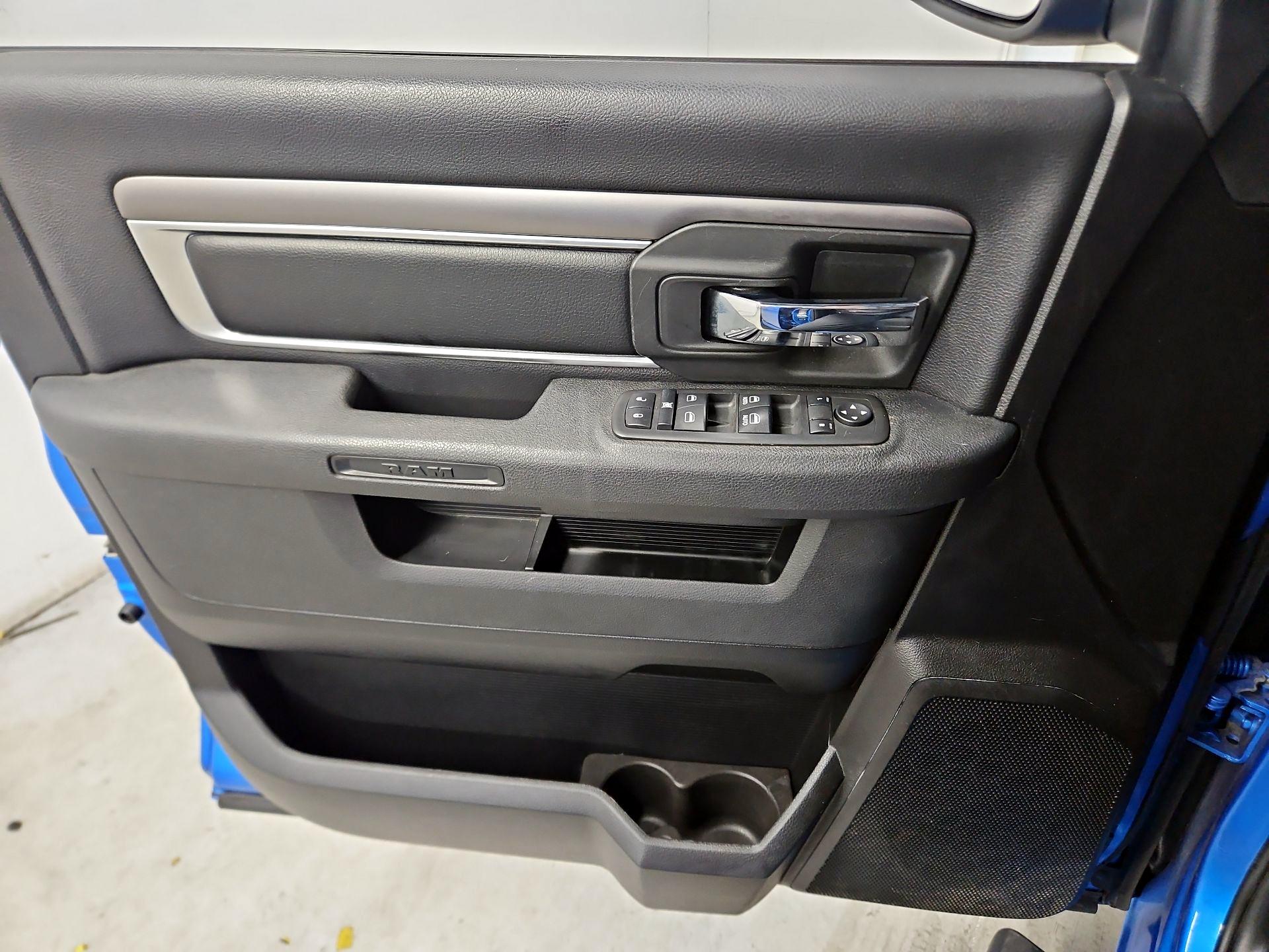 Thumbnail: 2021 RAM 1500 Classic - 12