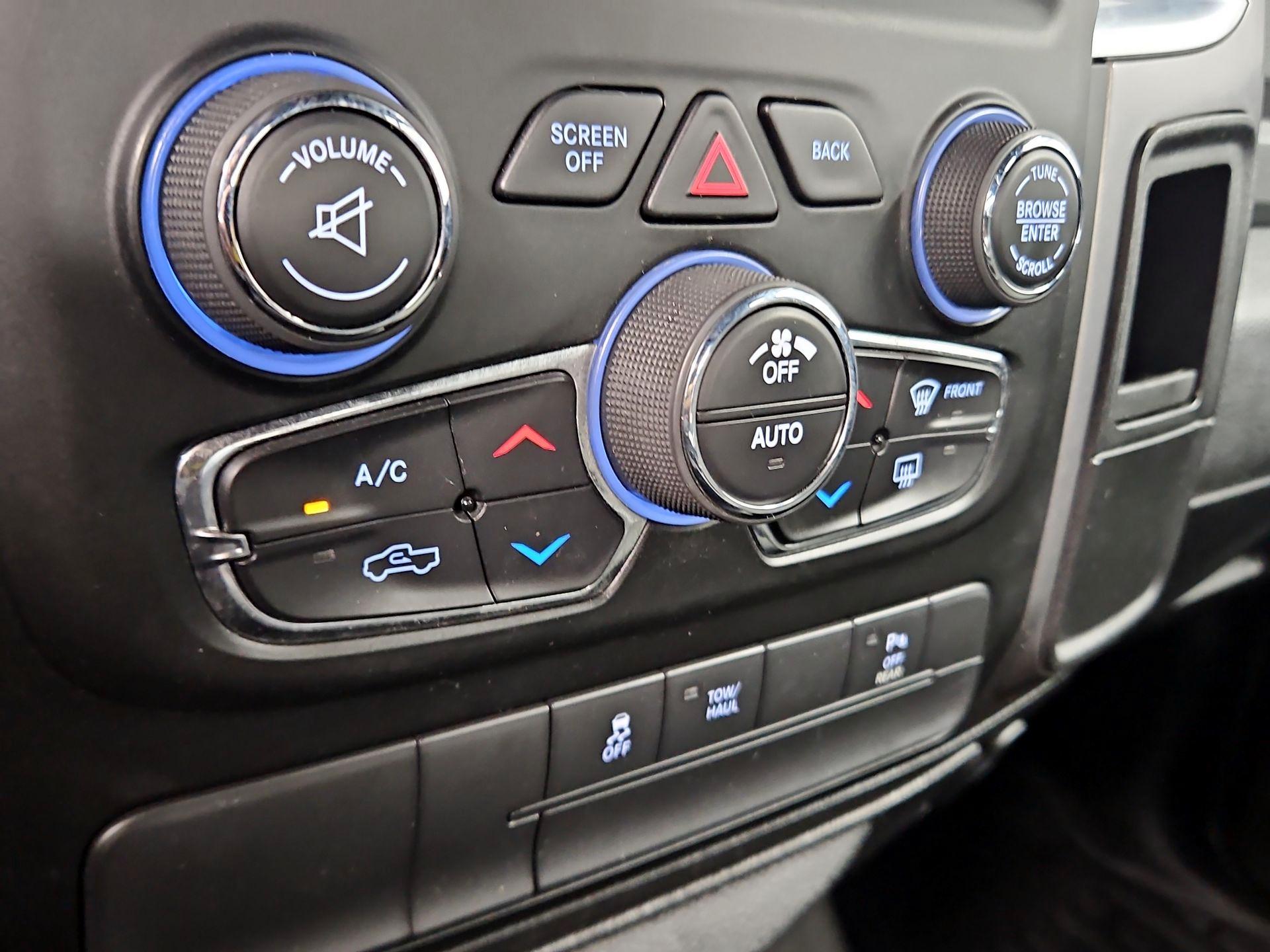 Thumbnail: 2021 RAM 1500 Classic - 16