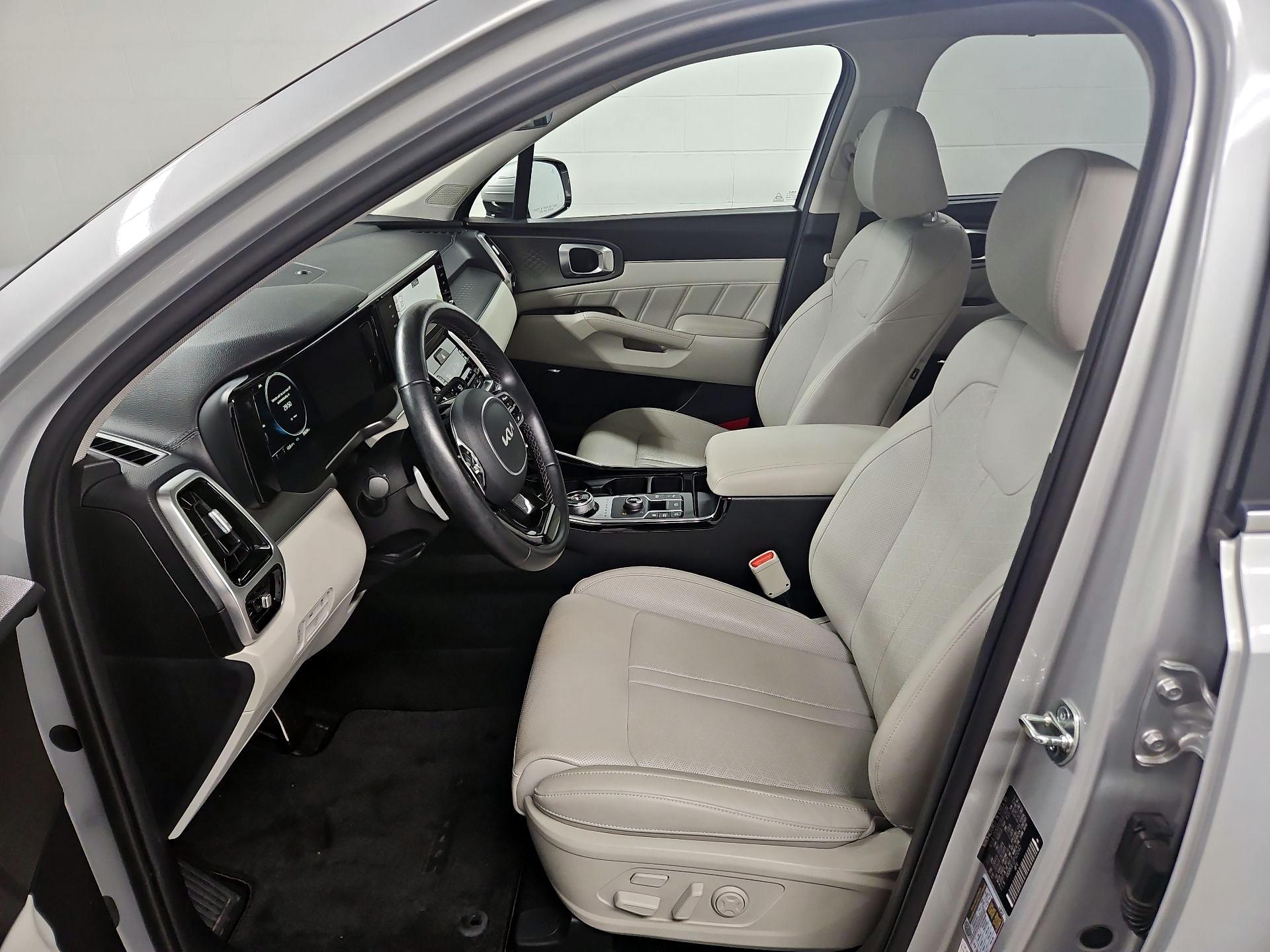 Thumbnail: 2023 Kia Sorento - 11