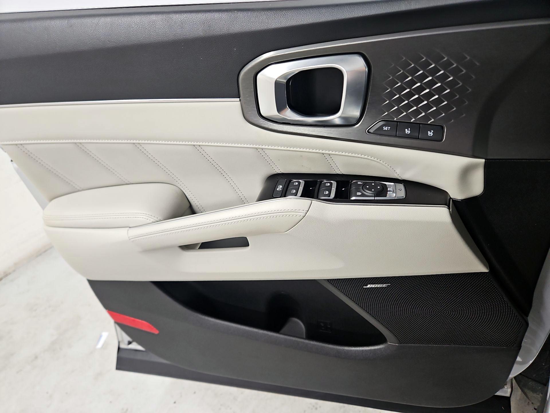 Thumbnail: 2023 Kia Sorento - 12