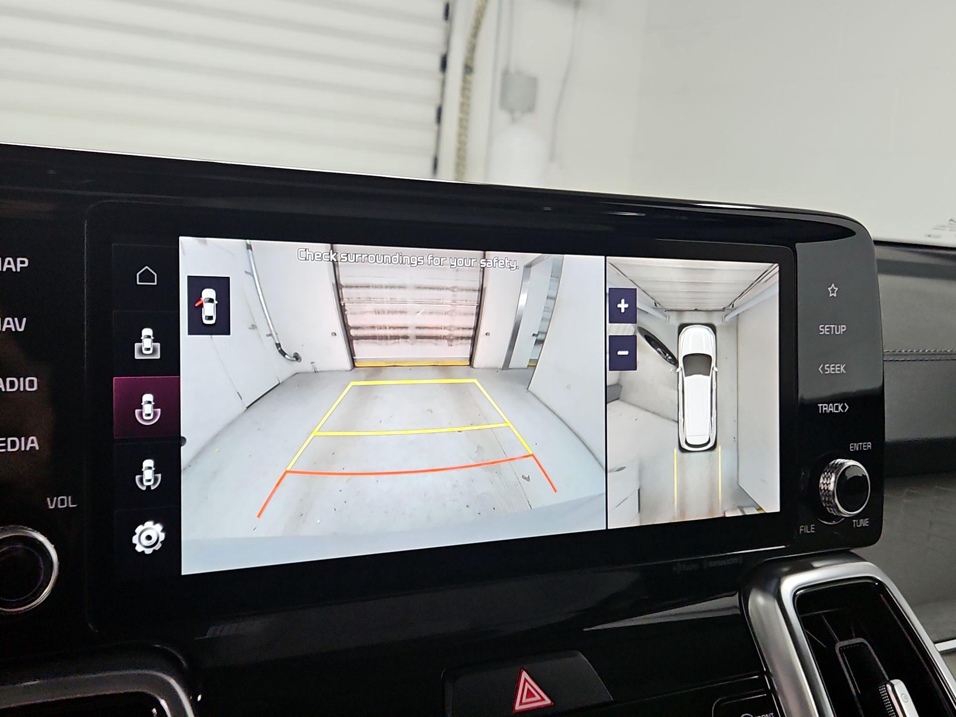 Thumbnail: 2023 Kia Sorento - 15