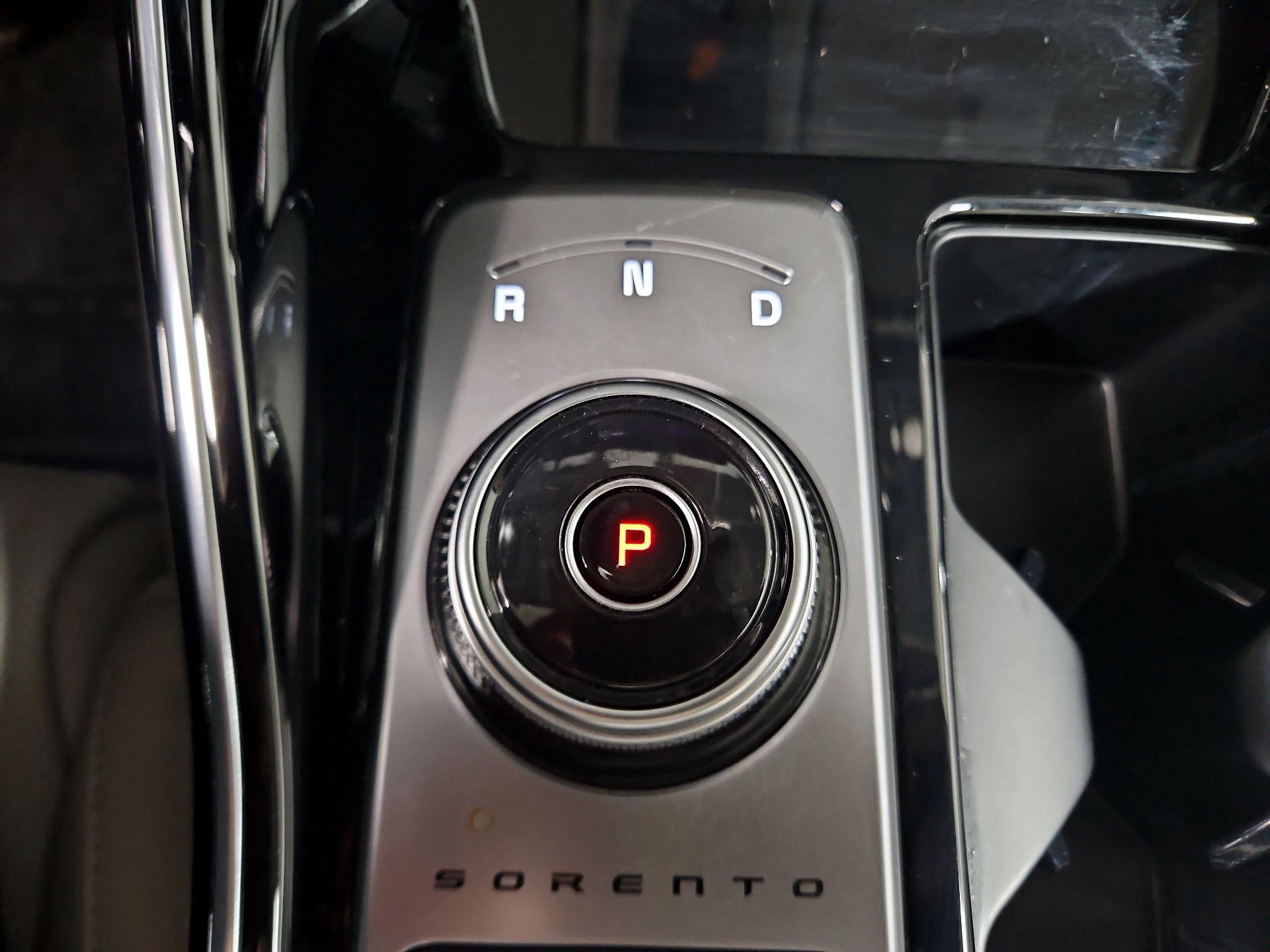 Thumbnail: 2023 Kia Sorento - 18