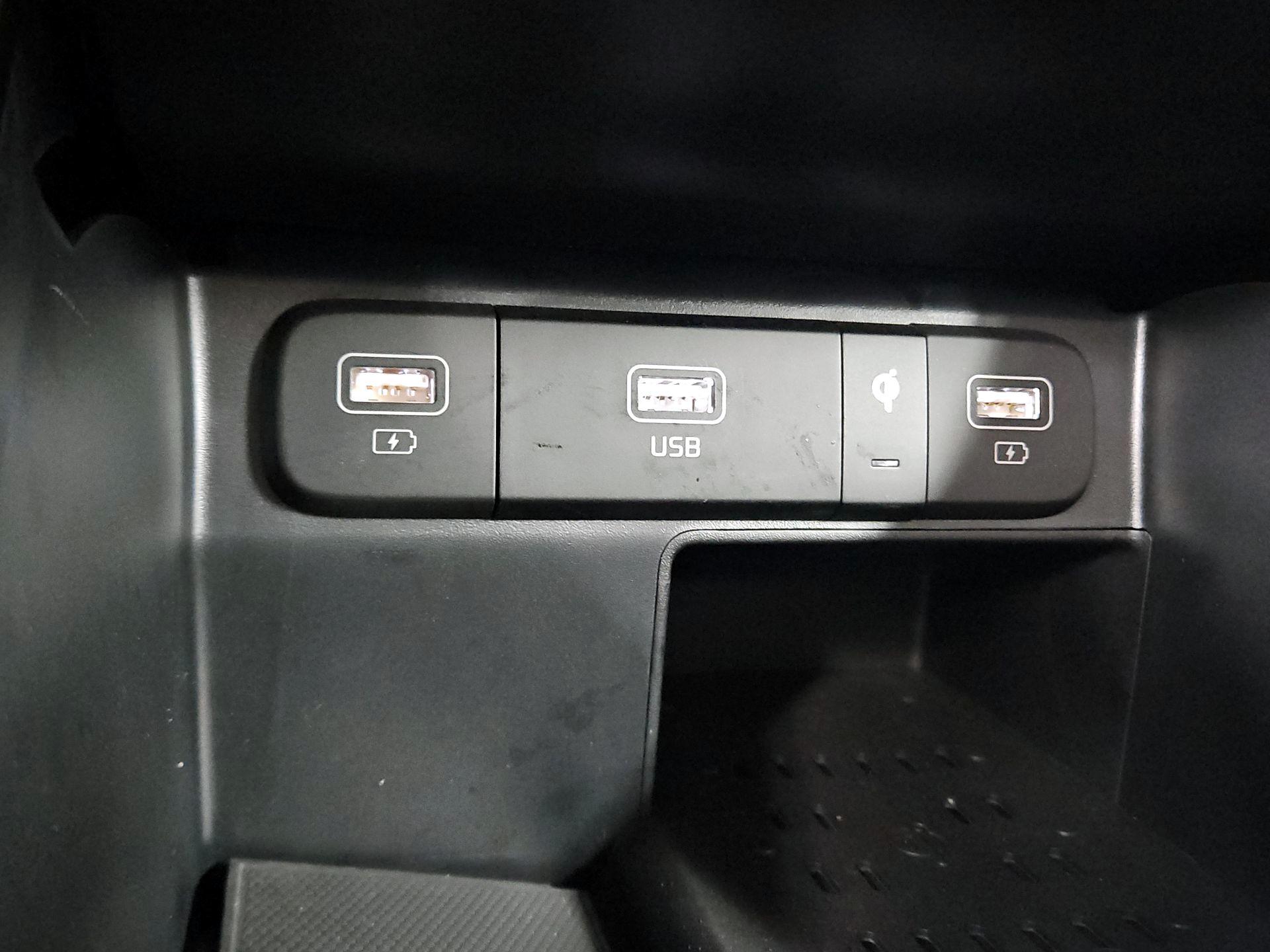 Thumbnail: 2023 Kia Sorento - 19