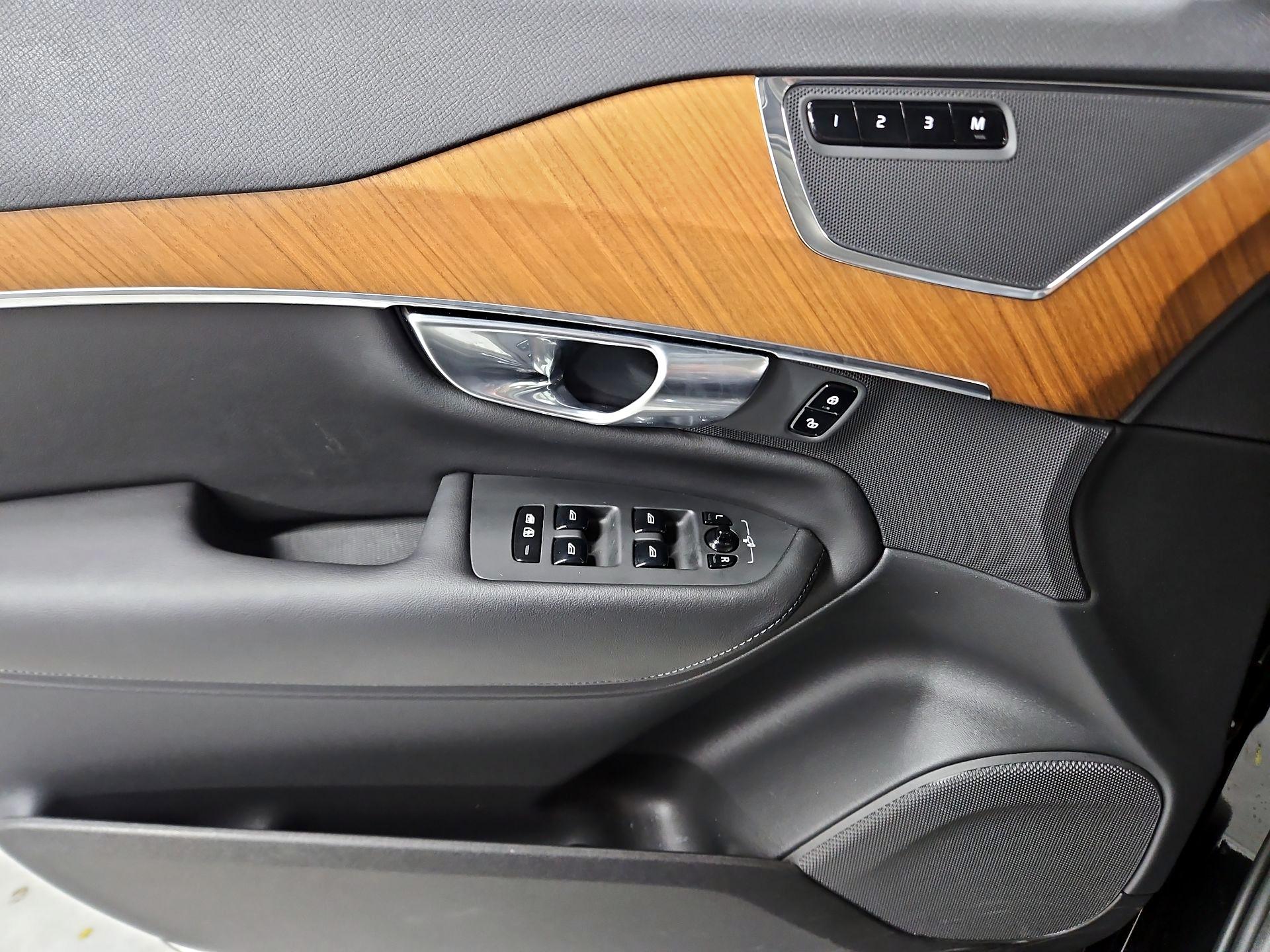 Thumbnail: 2025 Volvo XC90 - 12