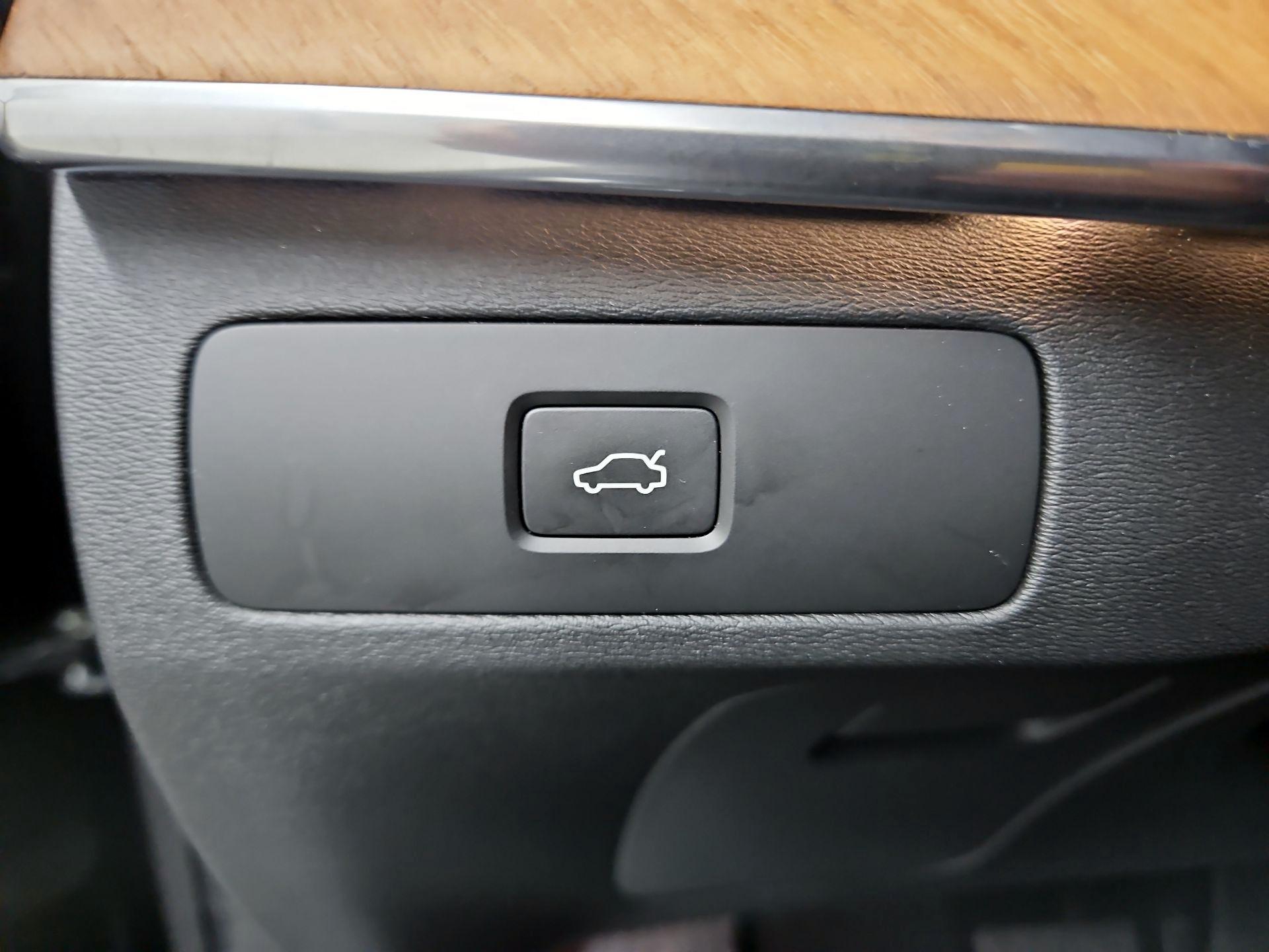 Thumbnail: 2025 Volvo XC90 - 13