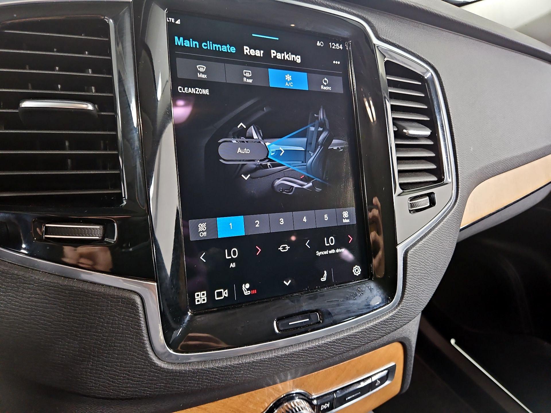 Thumbnail: 2025 Volvo XC90 - 17