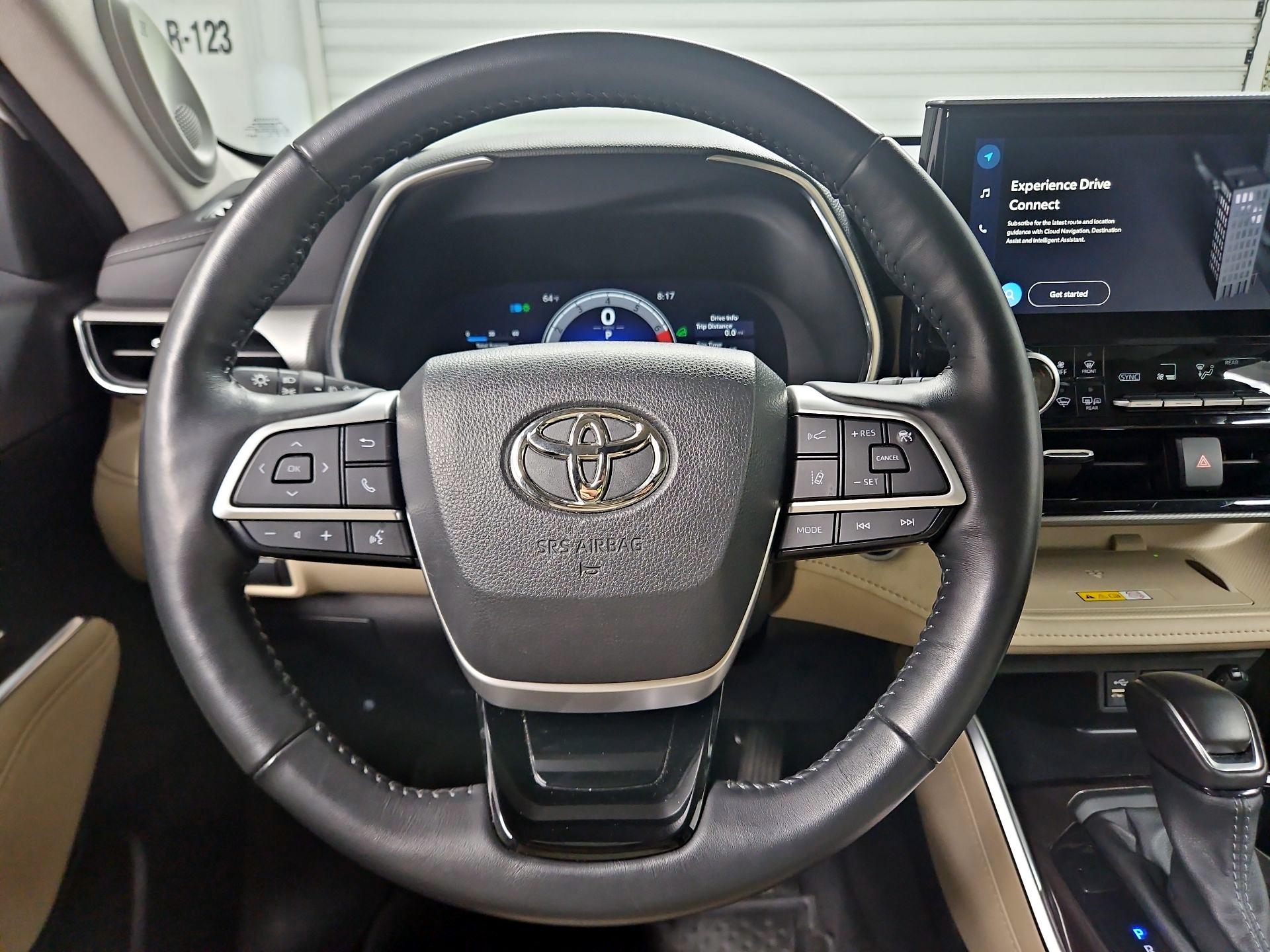 Thumbnail: 2023 Toyota Highlander - 10