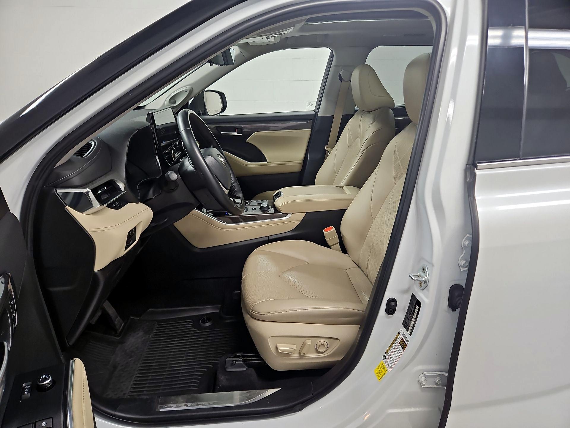 Thumbnail: 2023 Toyota Highlander - 11