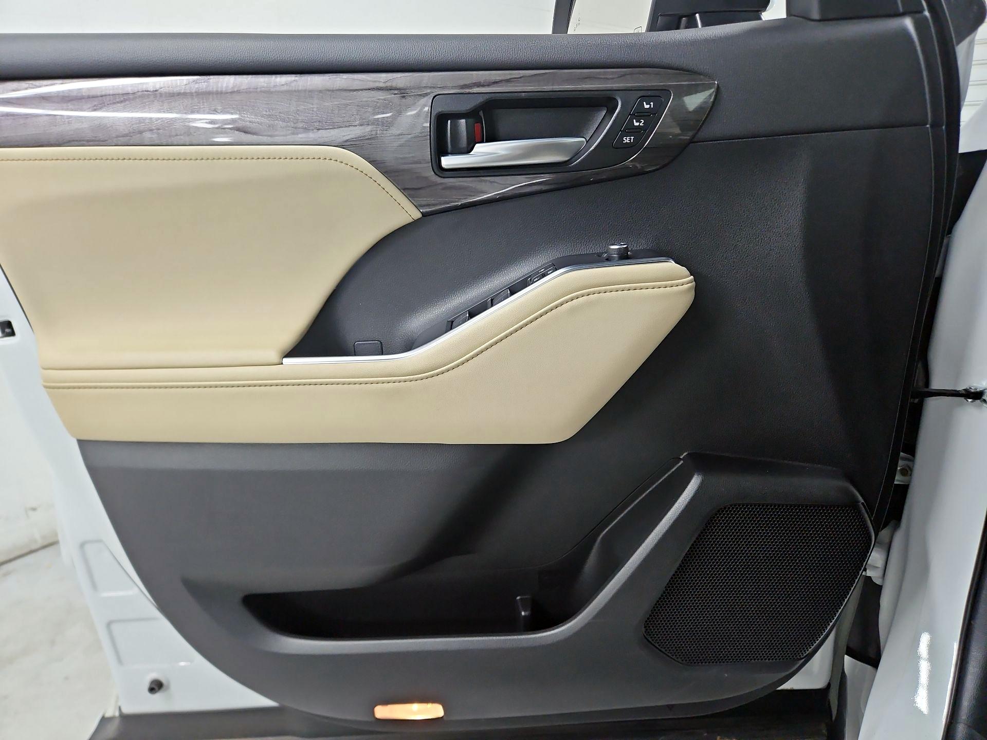 Thumbnail: 2023 Toyota Highlander - 12