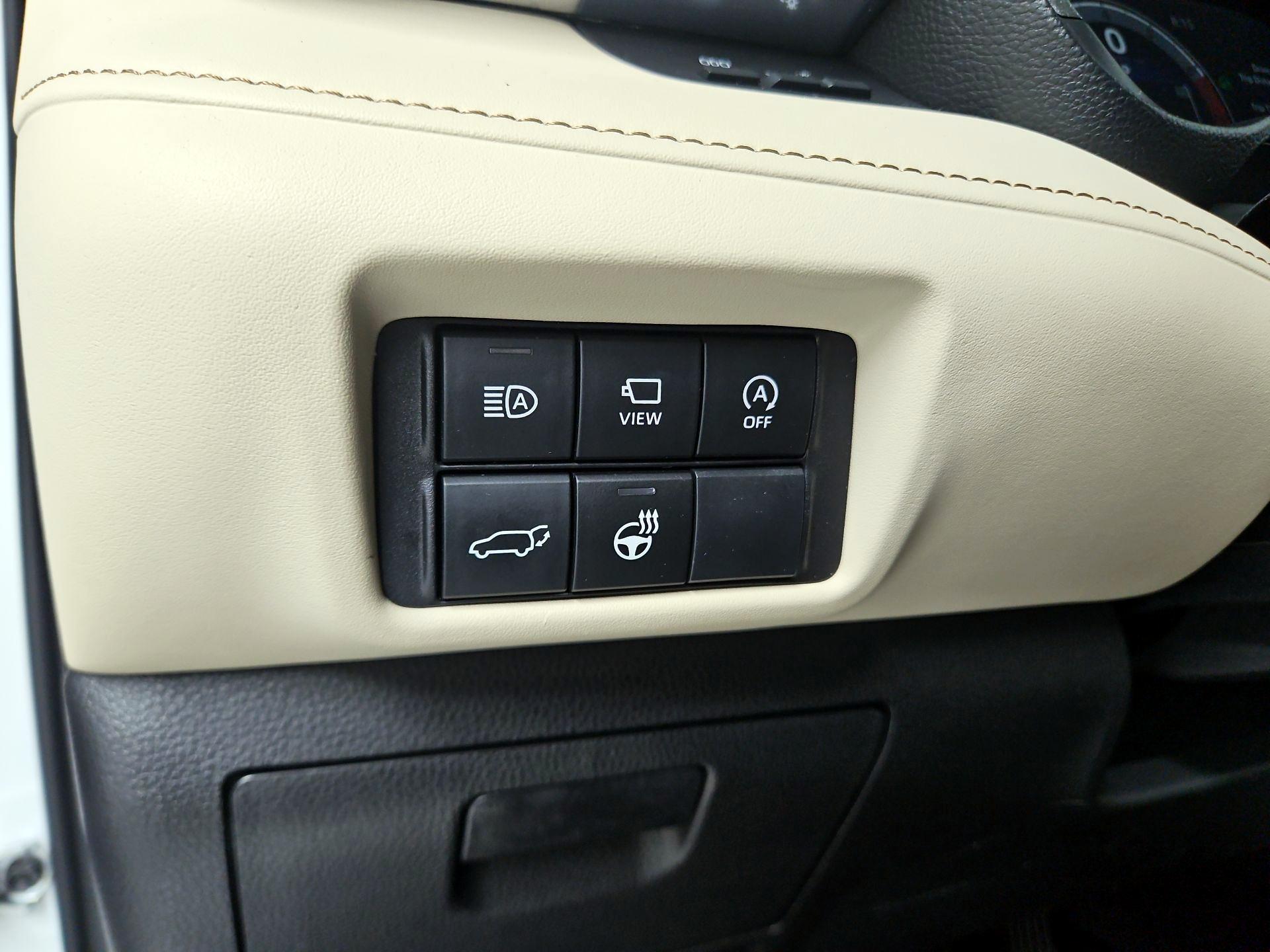 Thumbnail: 2023 Toyota Highlander - 13