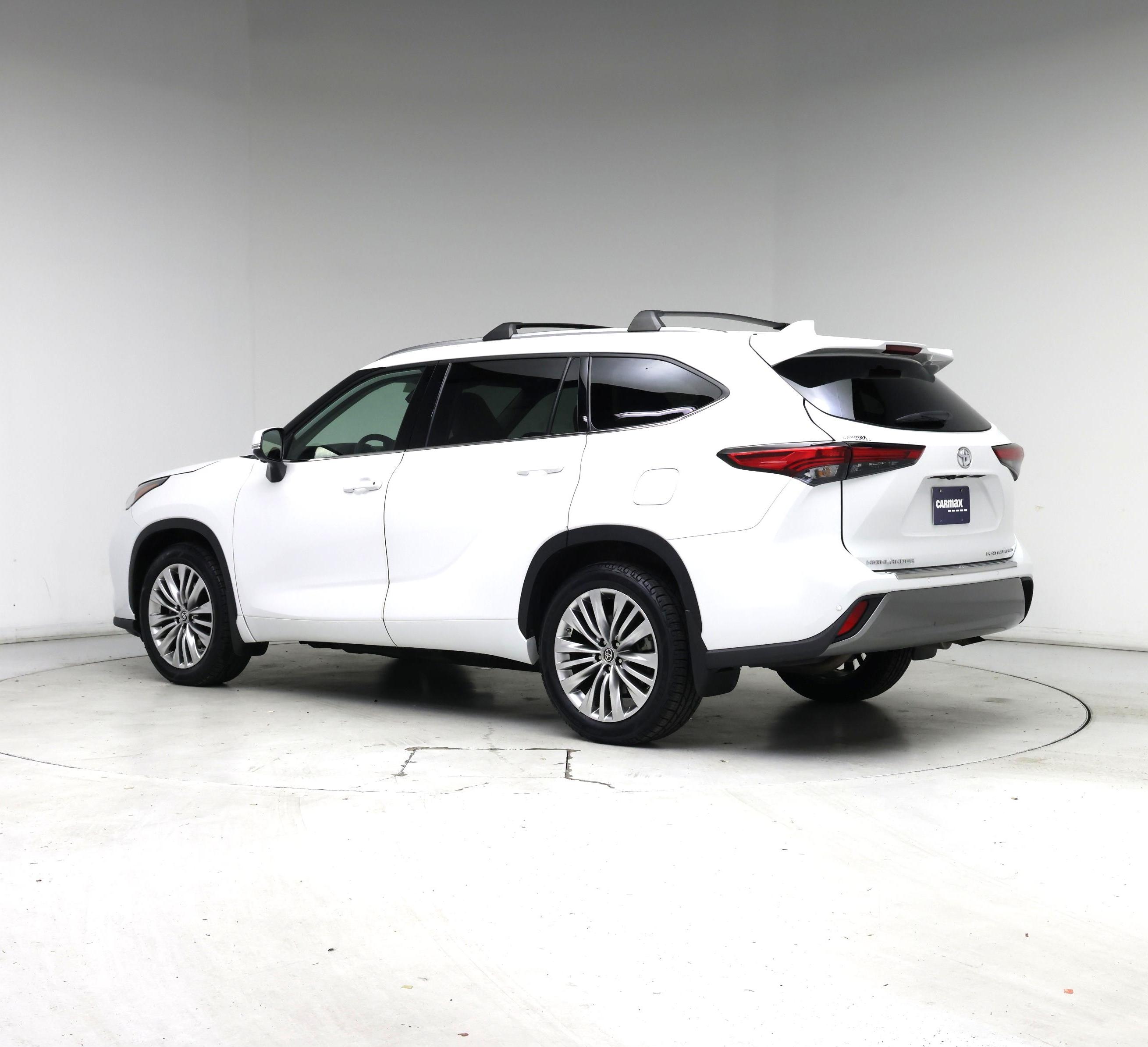 Thumbnail: 2023 Toyota Highlander - 2