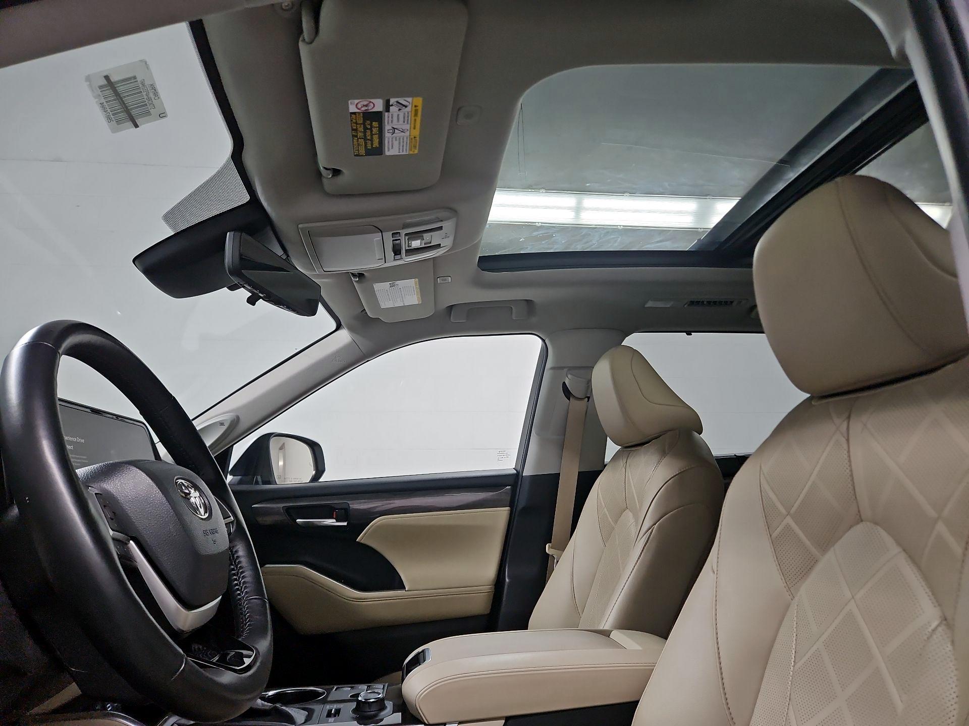 Thumbnail: 2023 Toyota Highlander - 19