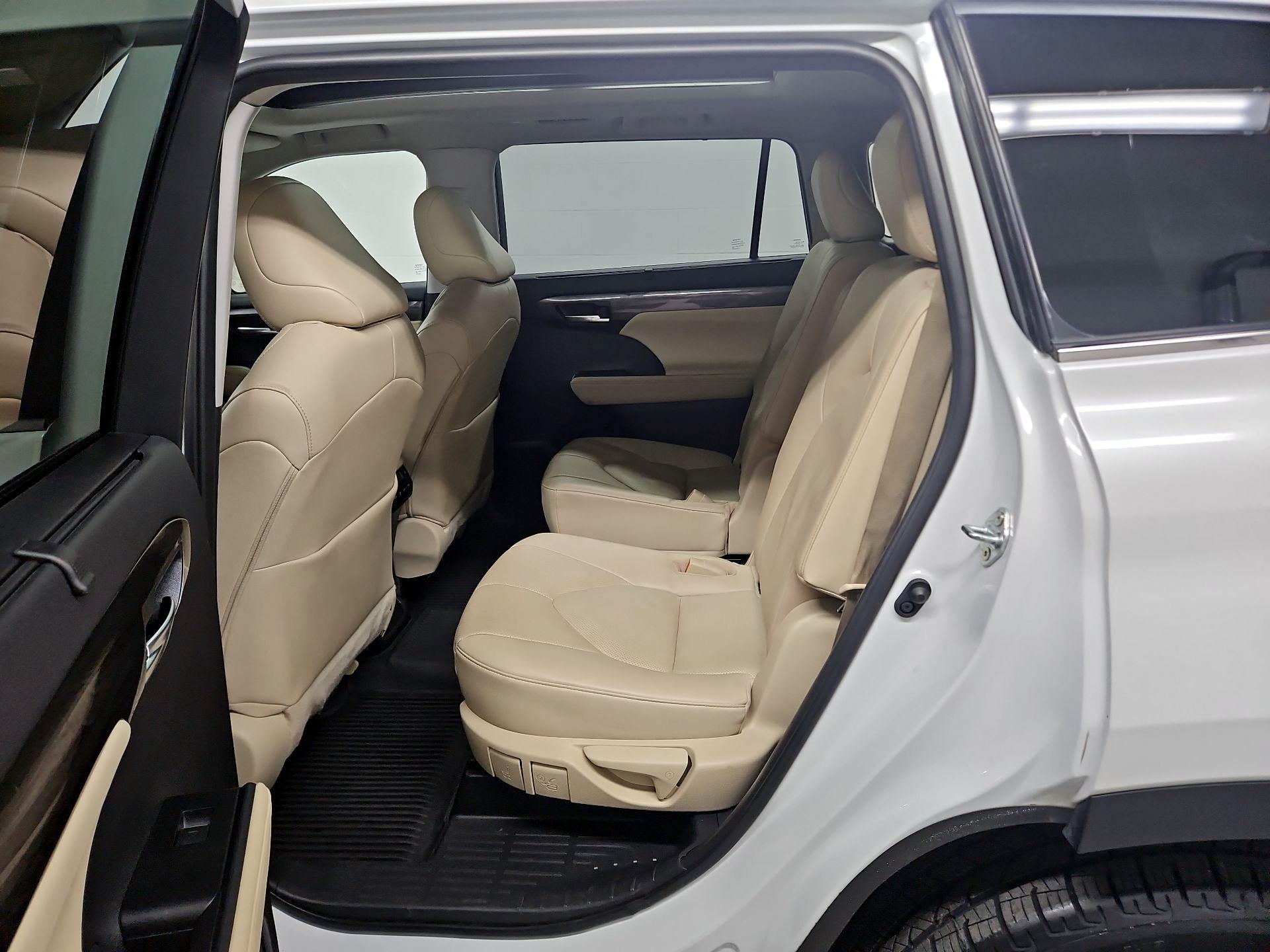 Thumbnail: 2023 Toyota Highlander - 20