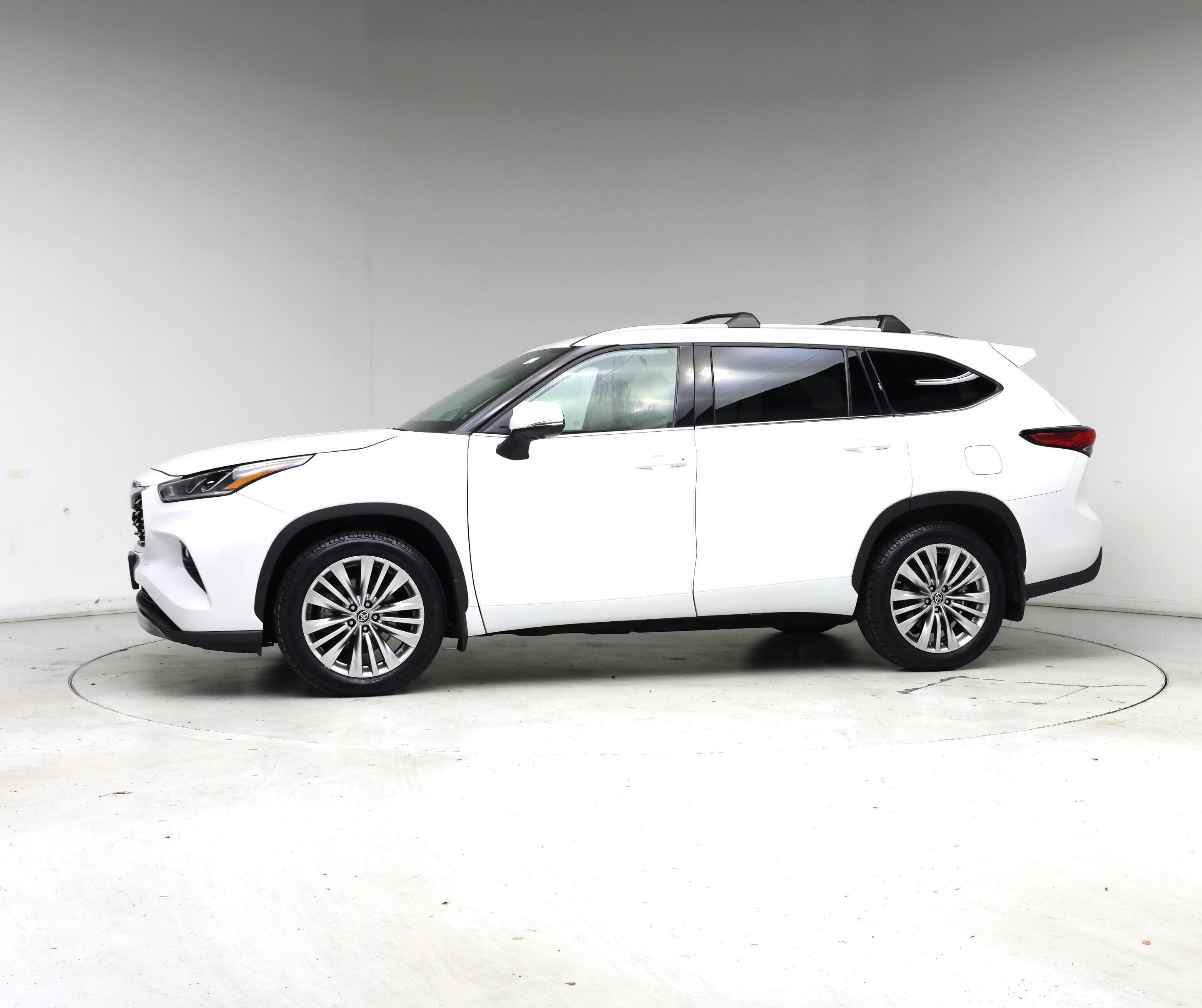Thumbnail: 2023 Toyota Highlander - 3
