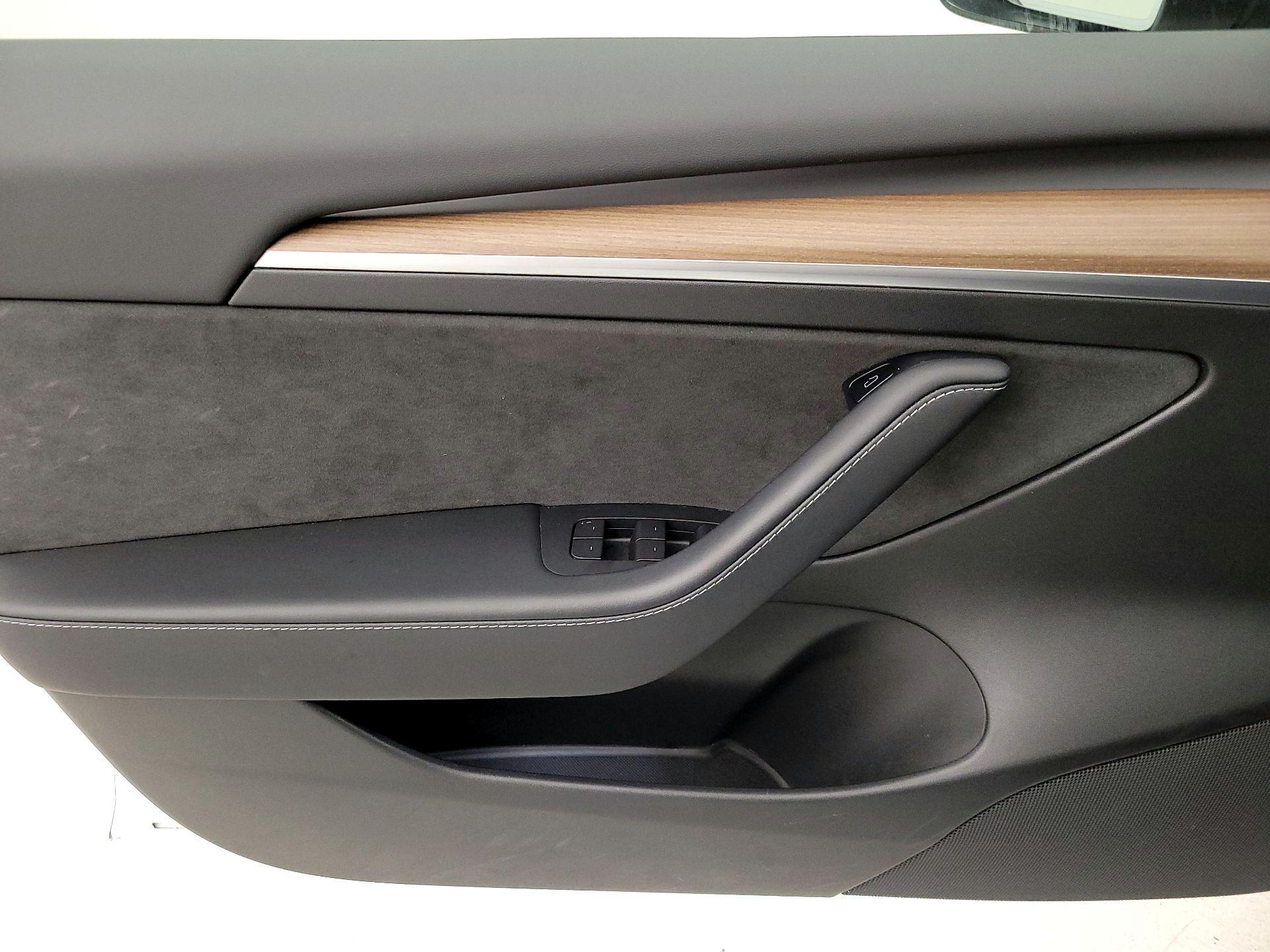 Thumbnail: 2022 Tesla Model 3 - 12