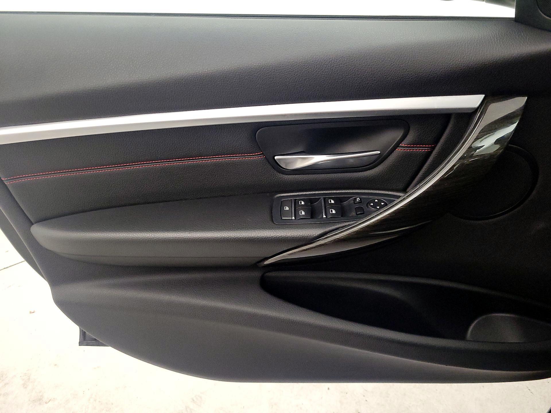 Thumbnail: 2016 BMW 3 Series - 12