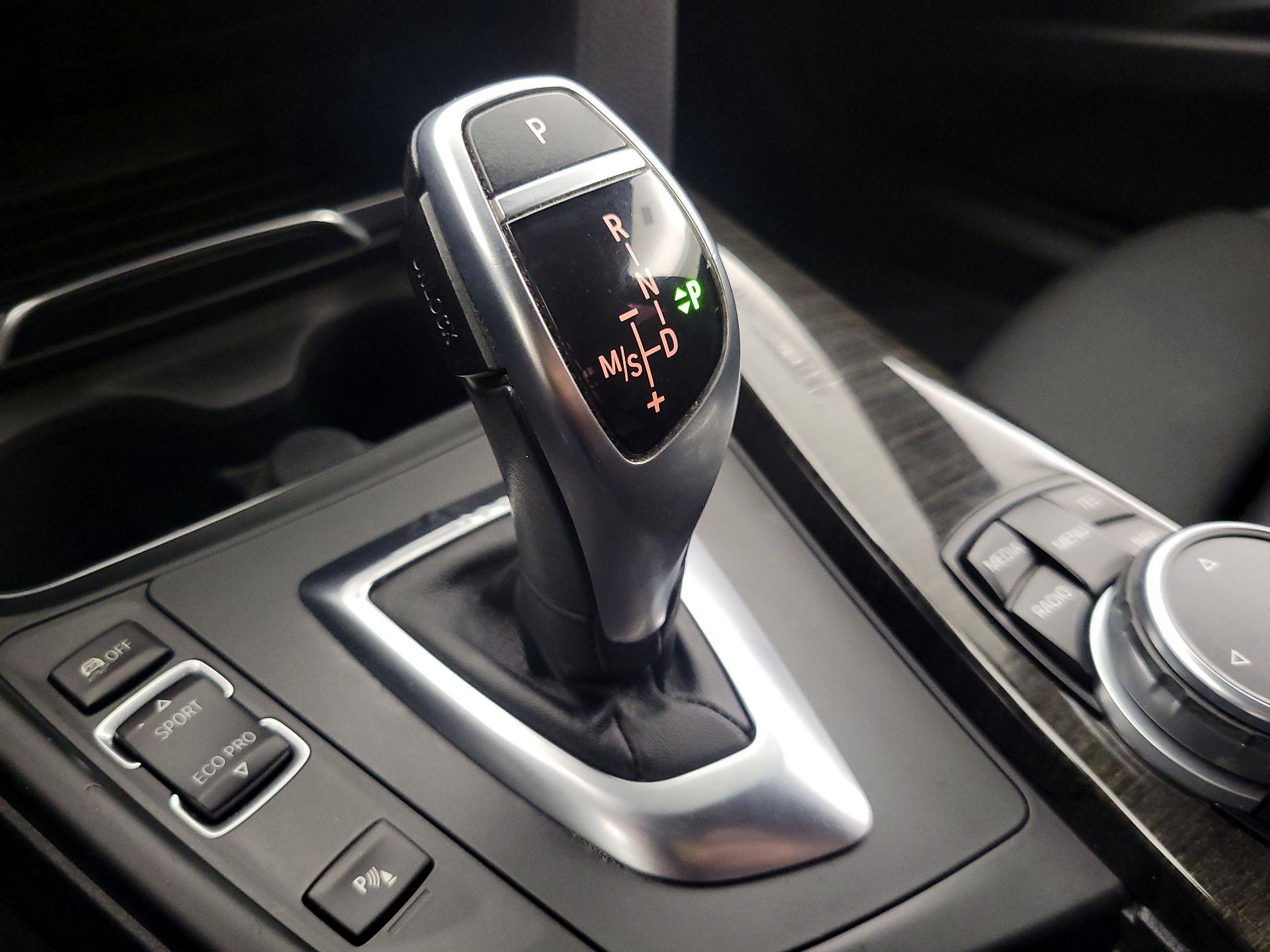 Thumbnail: 2016 BMW 3 Series - 18