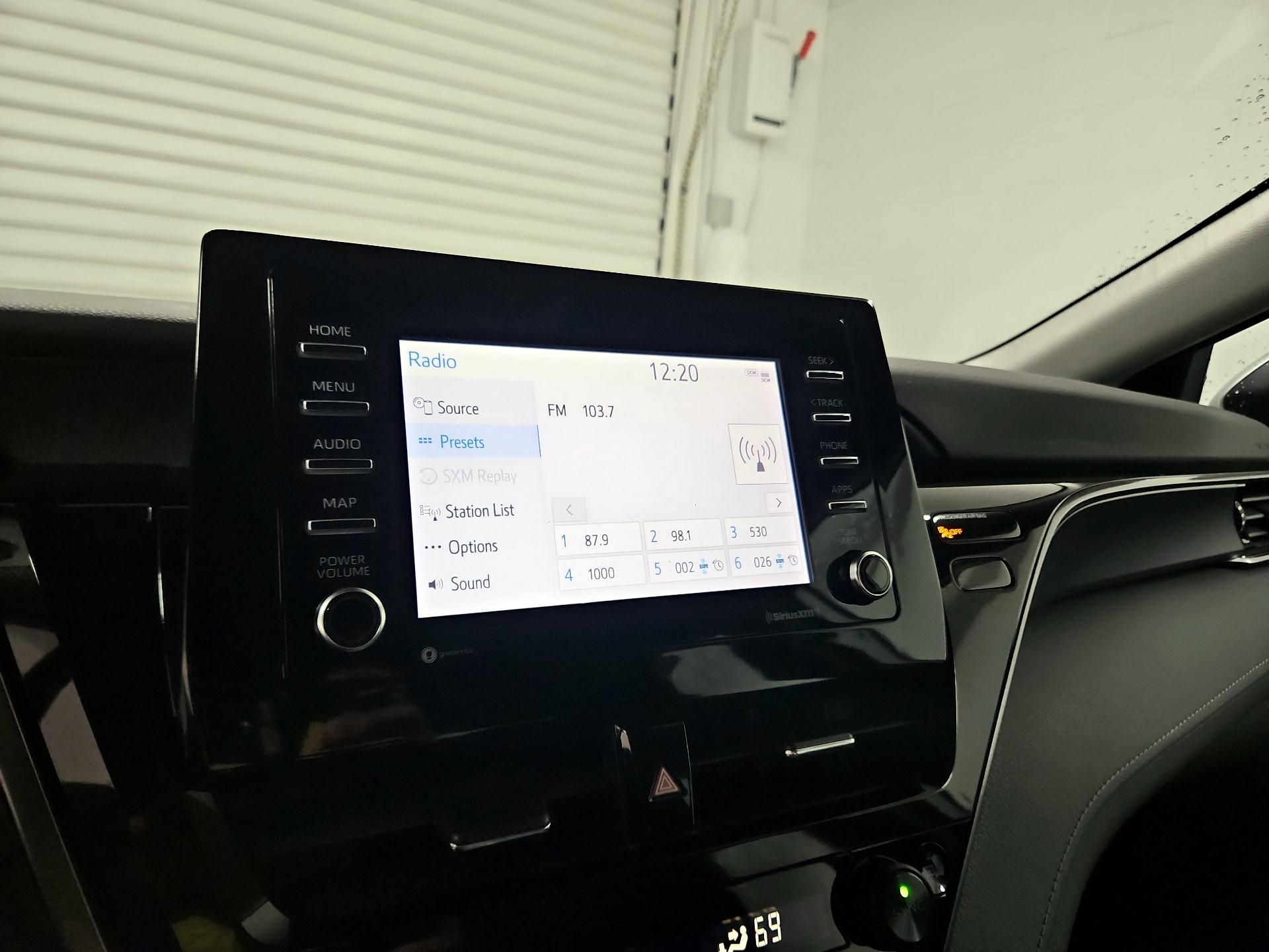 Thumbnail: 2022 Toyota Camry - 15